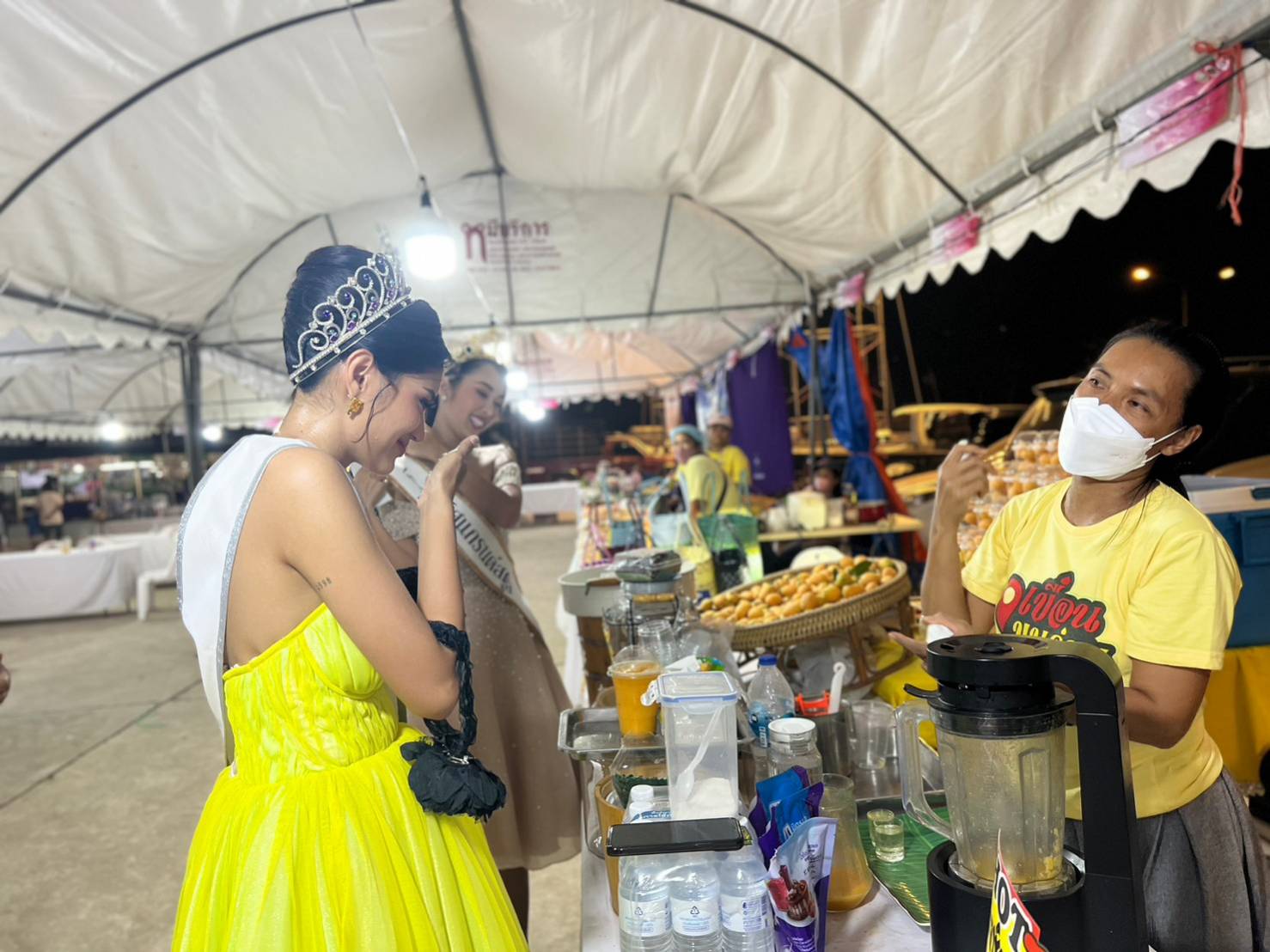 ?พช.นครนายก ร่วมจัดกิจกรรม งานมะยงชิด มะปรางหวาน และของดีนครนายก Fruit&Food Fest 2023?? “” ตามโครงการส่งเสริมช่องทางการตลาดของกลุ่มอาชีพสมาชิกกองทุนพัฒนาบทบาทสตรี ประจำปี 2566