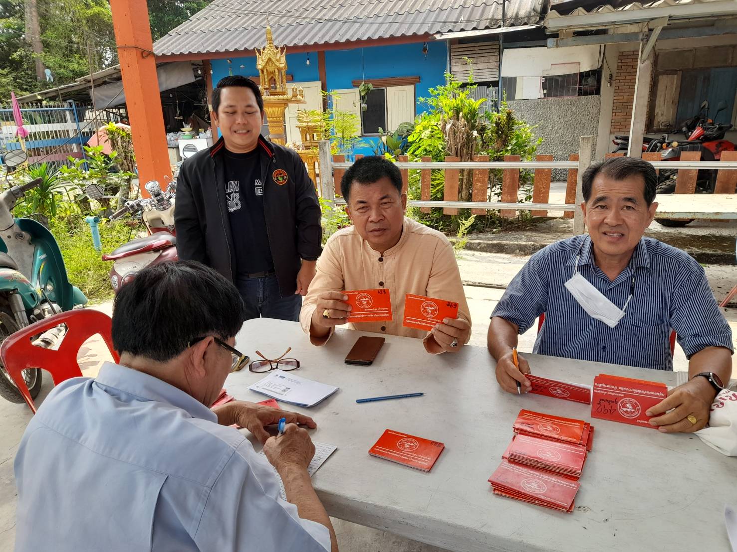 พัฒนาการจังหวัดนครนายก ลงพื้นที่ติดตามการดำเนินงานกลุ่มออมทรัพย์เพื่อการผลิต บ.เขาทุเรียน ม.5 ต.เขาพระ อ.เมืองฯ จ.นครนายก