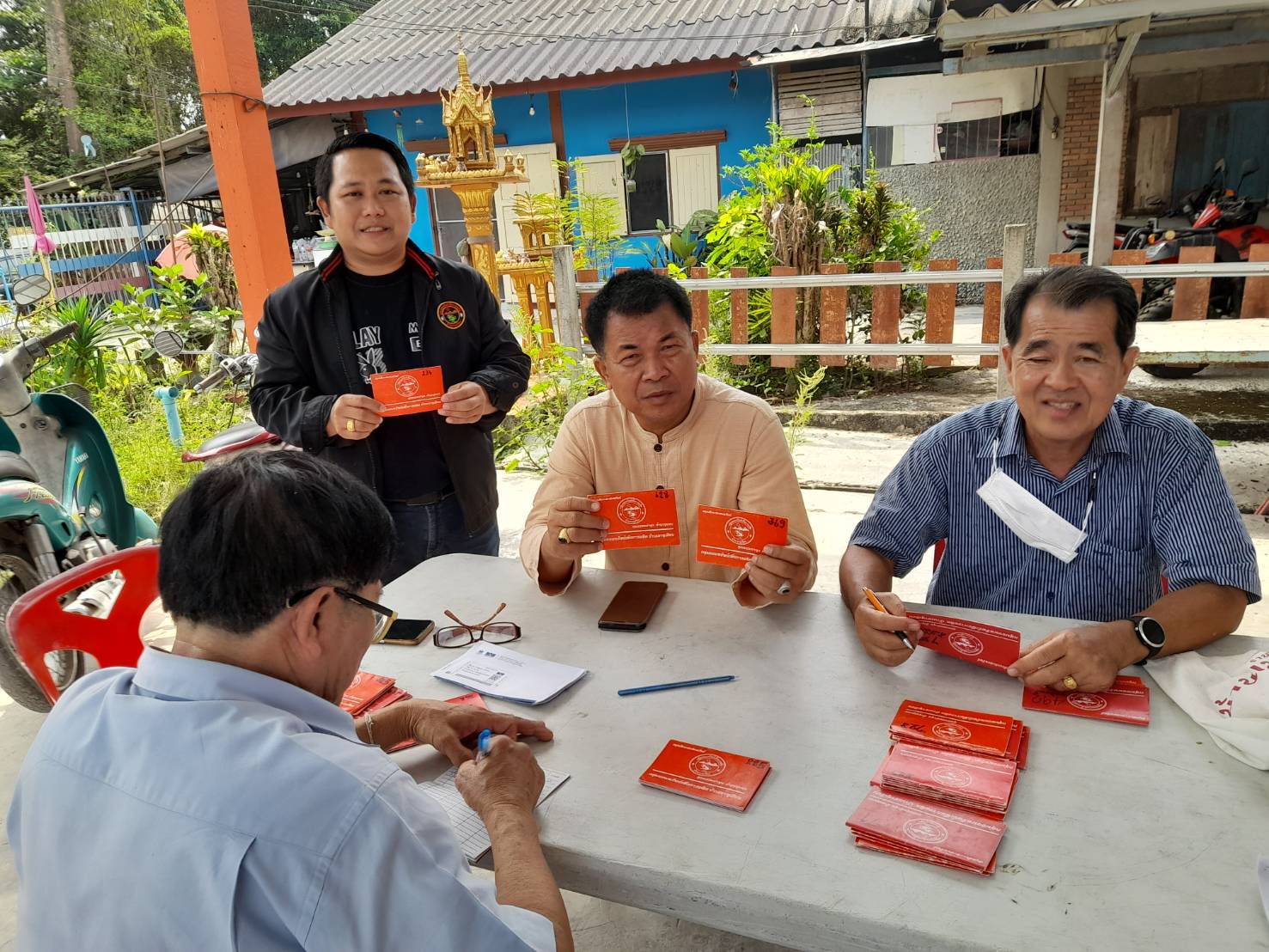 พัฒนาการจังหวัดนครนายก ลงพื้นที่ติดตามการดำเนินงานกลุ่มออมทรัพย์เพื่อการผลิต บ.เขาทุเรียน ม.5 ต.เขาพระ อ.เมืองฯ จ.นครนายก