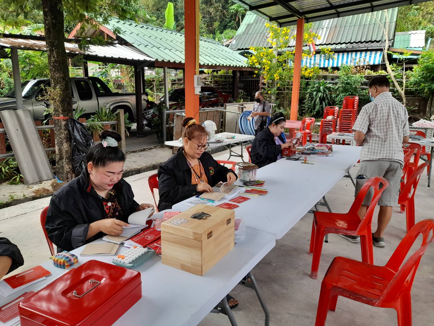 พัฒนาการจังหวัดนครนายก ลงพื้นที่ติดตามการดำเนินงานกลุ่มออมทรัพย์เพื่อการผลิต บ.เขาทุเรียน ม.5 ต.เขาพระ อ.เมืองฯ จ.นครนายก