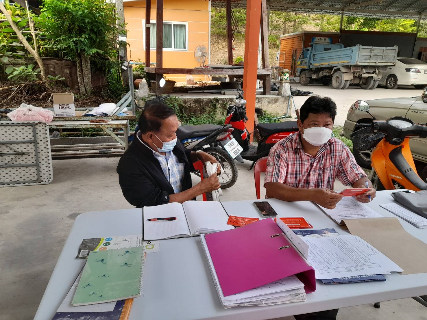 พัฒนาการจังหวัดนครนายก ลงพื้นที่ติดตามการดำเนินงานกลุ่มออมทรัพย์เพื่อการผลิต บ.เขาทุเรียน ม.5 ต.เขาพระ อ.เมืองฯ จ.นครนายก