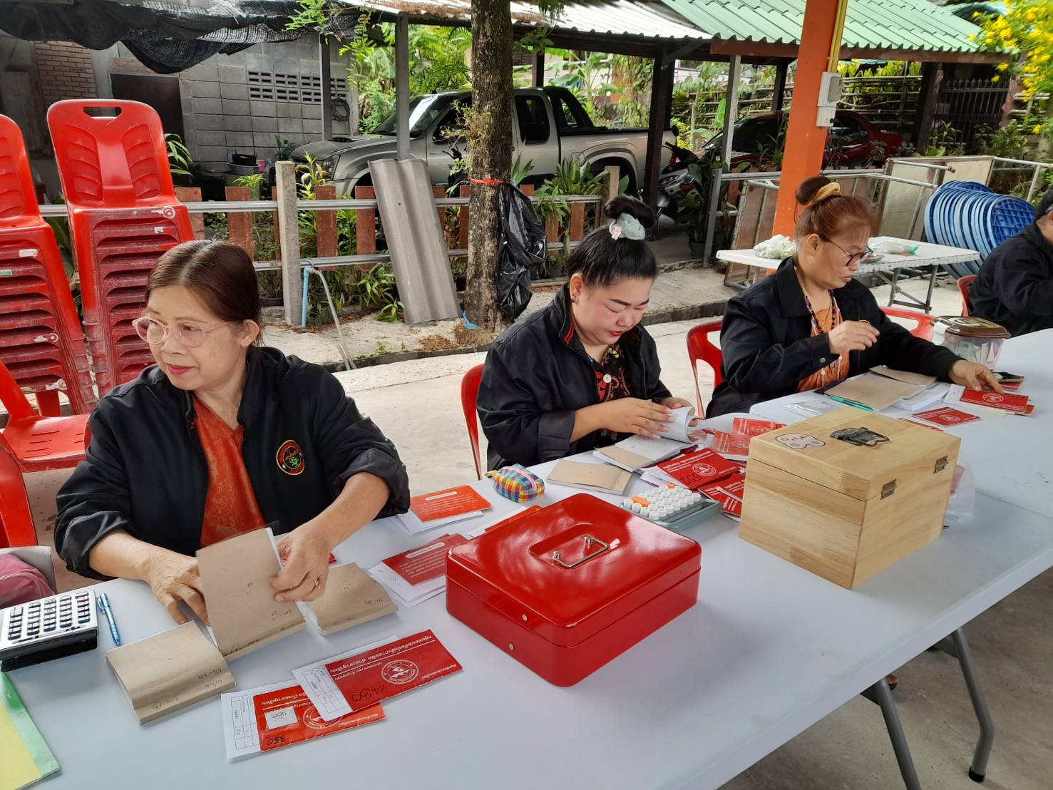 พัฒนาการจังหวัดนครนายก ลงพื้นที่ติดตามการดำเนินงานกลุ่มออมทรัพย์เพื่อการผลิต บ.เขาทุเรียน ม.5 ต.เขาพระ อ.เมืองฯ จ.นครนายก