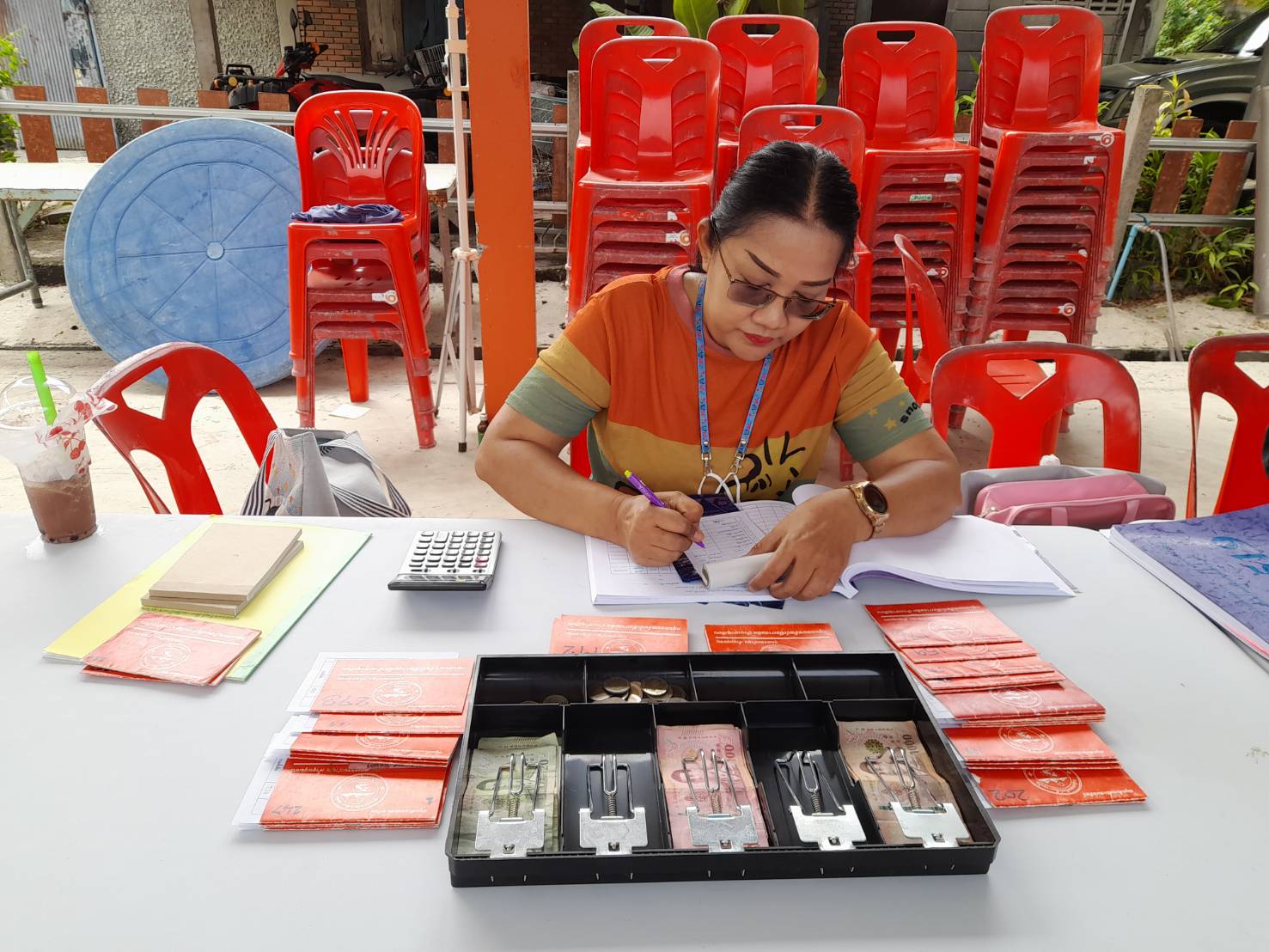 พัฒนาการจังหวัดนครนายก ลงพื้นที่ติดตามการดำเนินงานกลุ่มออมทรัพย์เพื่อการผลิต บ.เขาทุเรียน ม.5 ต.เขาพระ อ.เมืองฯ จ.นครนายก