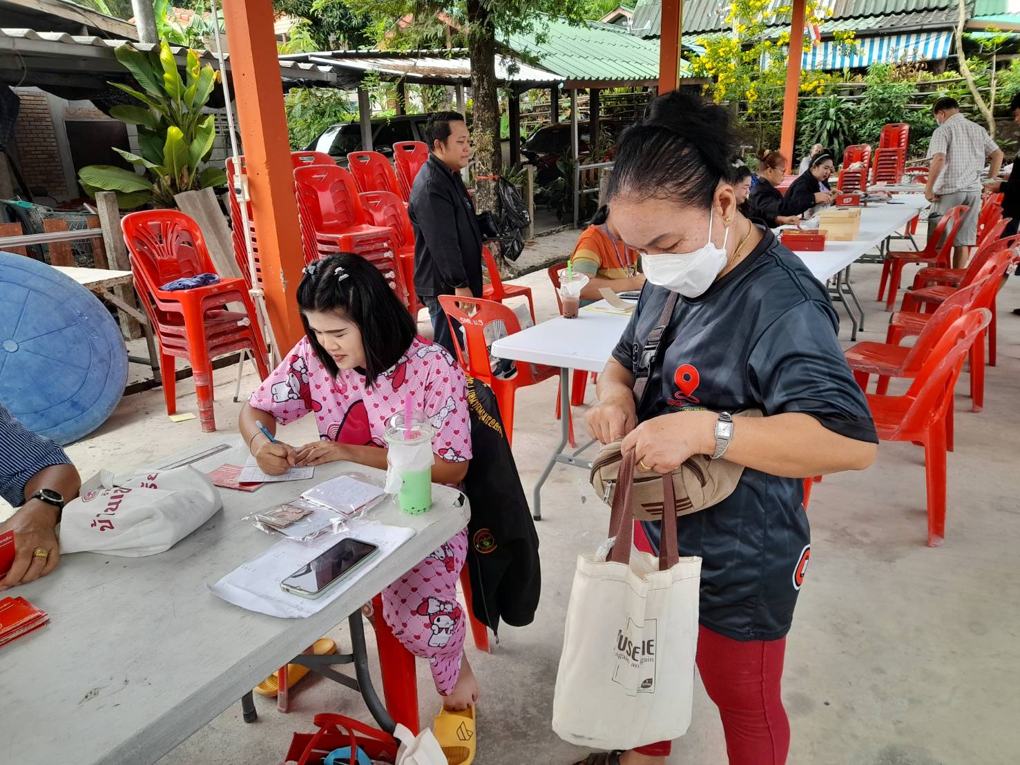 พัฒนาการจังหวัดนครนายก ลงพื้นที่ติดตามการดำเนินงานกลุ่มออมทรัพย์เพื่อการผลิต บ.เขาทุเรียน ม.5 ต.เขาพระ อ.เมืองฯ จ.นครนายก