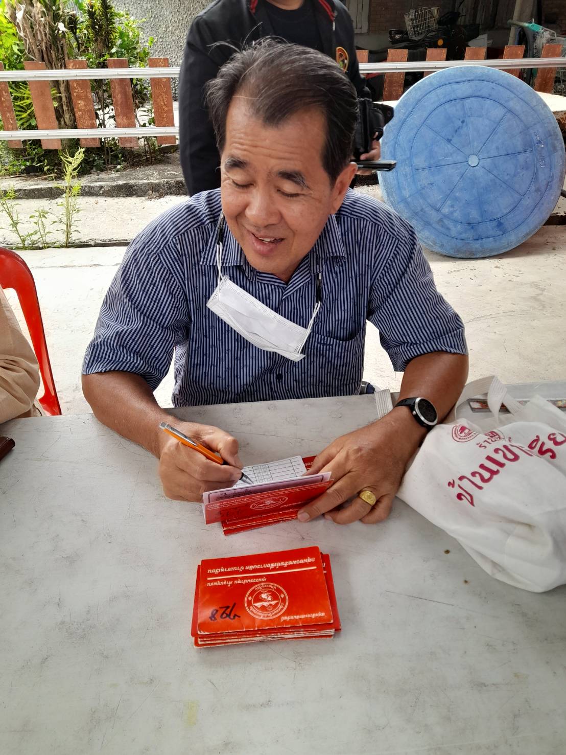 พัฒนาการจังหวัดนครนายก ลงพื้นที่ติดตามการดำเนินงานกลุ่มออมทรัพย์เพื่อการผลิต บ.เขาทุเรียน ม.5 ต.เขาพระ อ.เมืองฯ จ.นครนายก