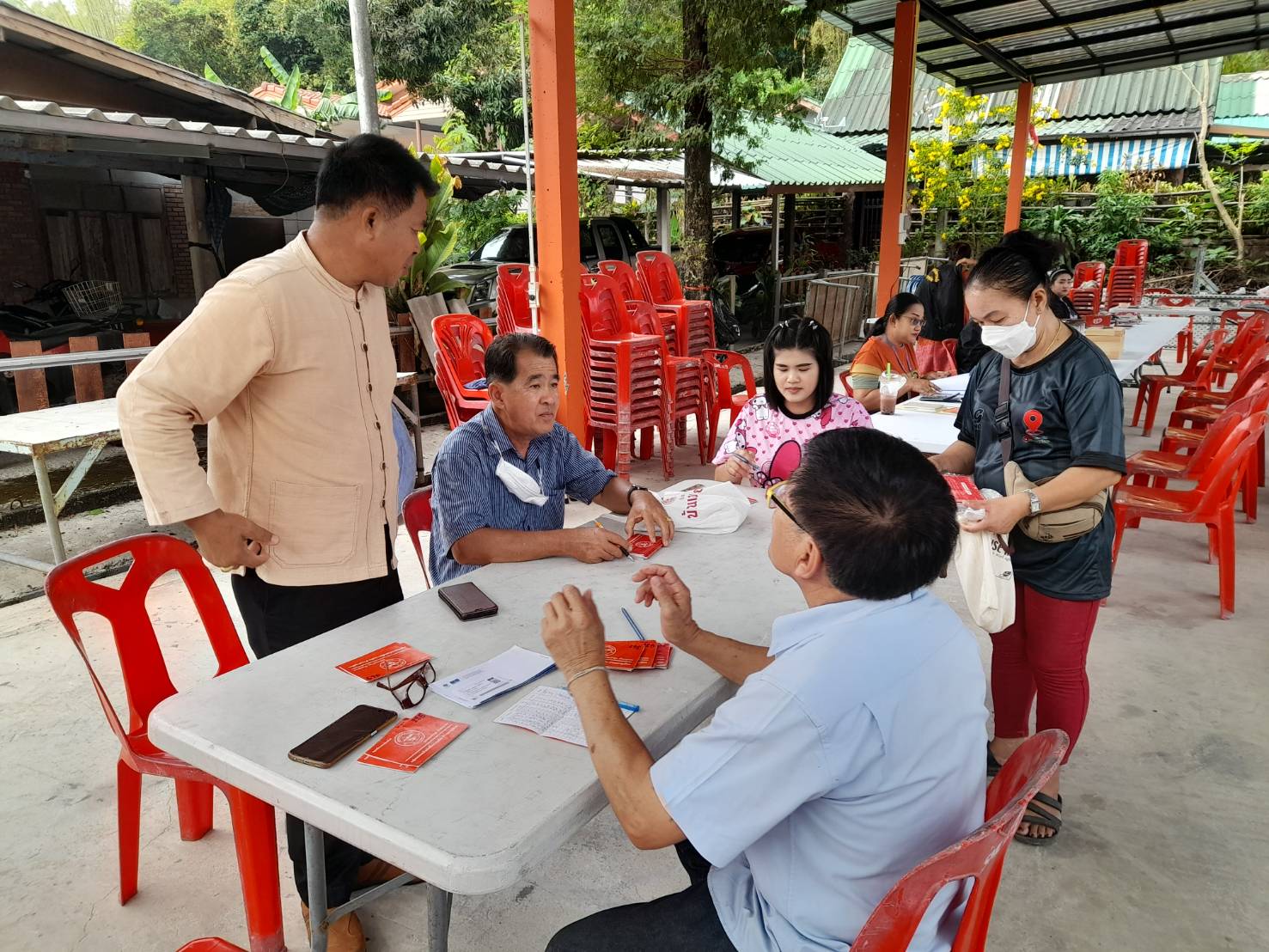 พัฒนาการจังหวัดนครนายก ลงพื้นที่ติดตามการดำเนินงานกลุ่มออมทรัพย์เพื่อการผลิต บ.เขาทุเรียน ม.5 ต.เขาพระ อ.เมืองฯ จ.นครนายก