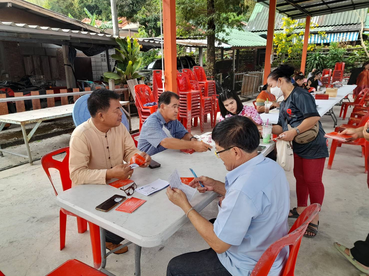 พัฒนาการจังหวัดนครนายก ลงพื้นที่ติดตามการดำเนินงานกลุ่มออมทรัพย์เพื่อการผลิต บ.เขาทุเรียน ม.5 ต.เขาพระ อ.เมืองฯ จ.นครนายก