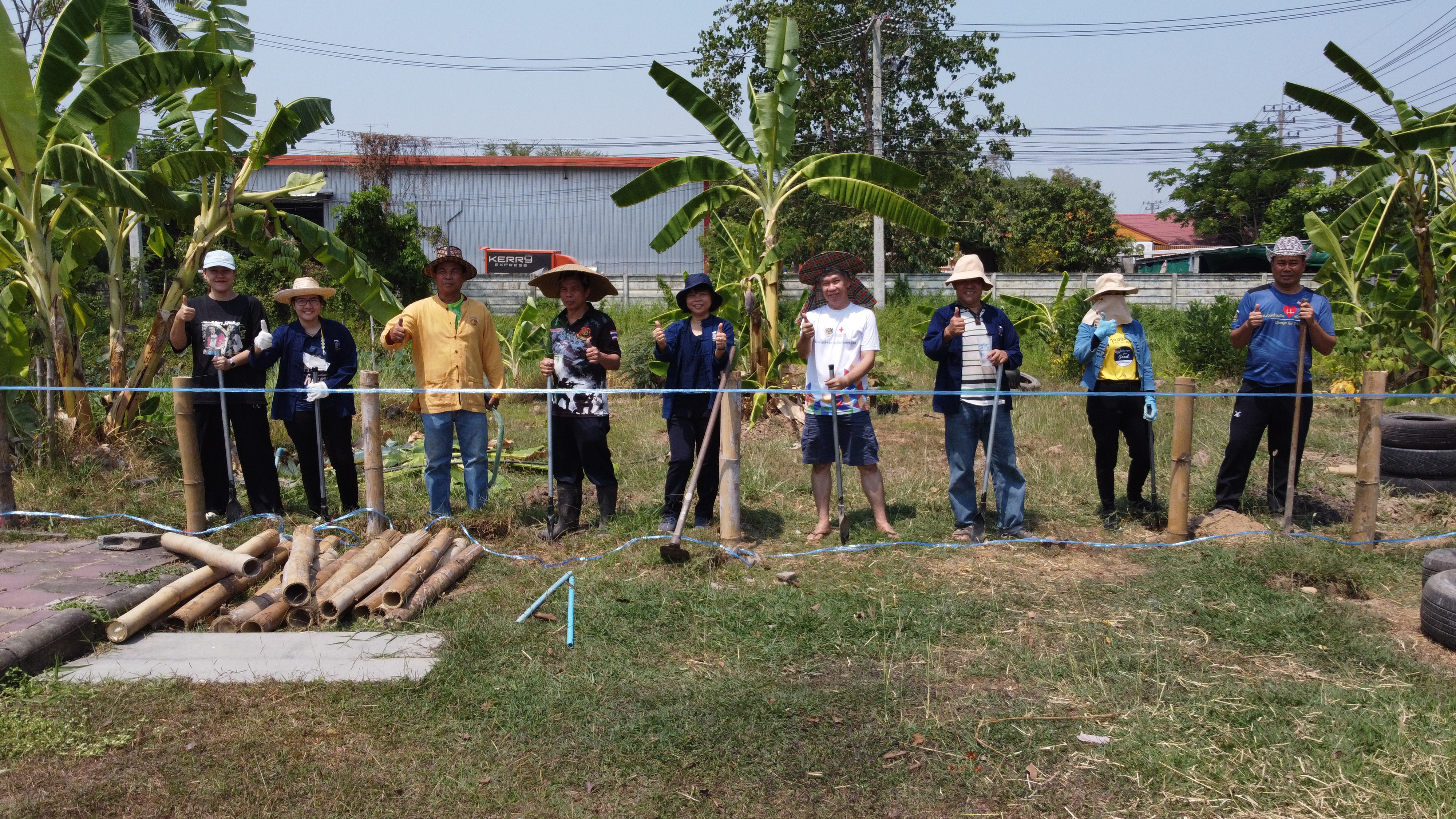 จังหวัดนครนายก ดำเนินการเตรียมพื้นที่ว่างบริเวณด้านหน้าศาลากลางจังหวัด เพื่อให้เป็นจุดเรียนรู้เศรษฐกิจพอเพียง 30 ตารางวา โมเดล