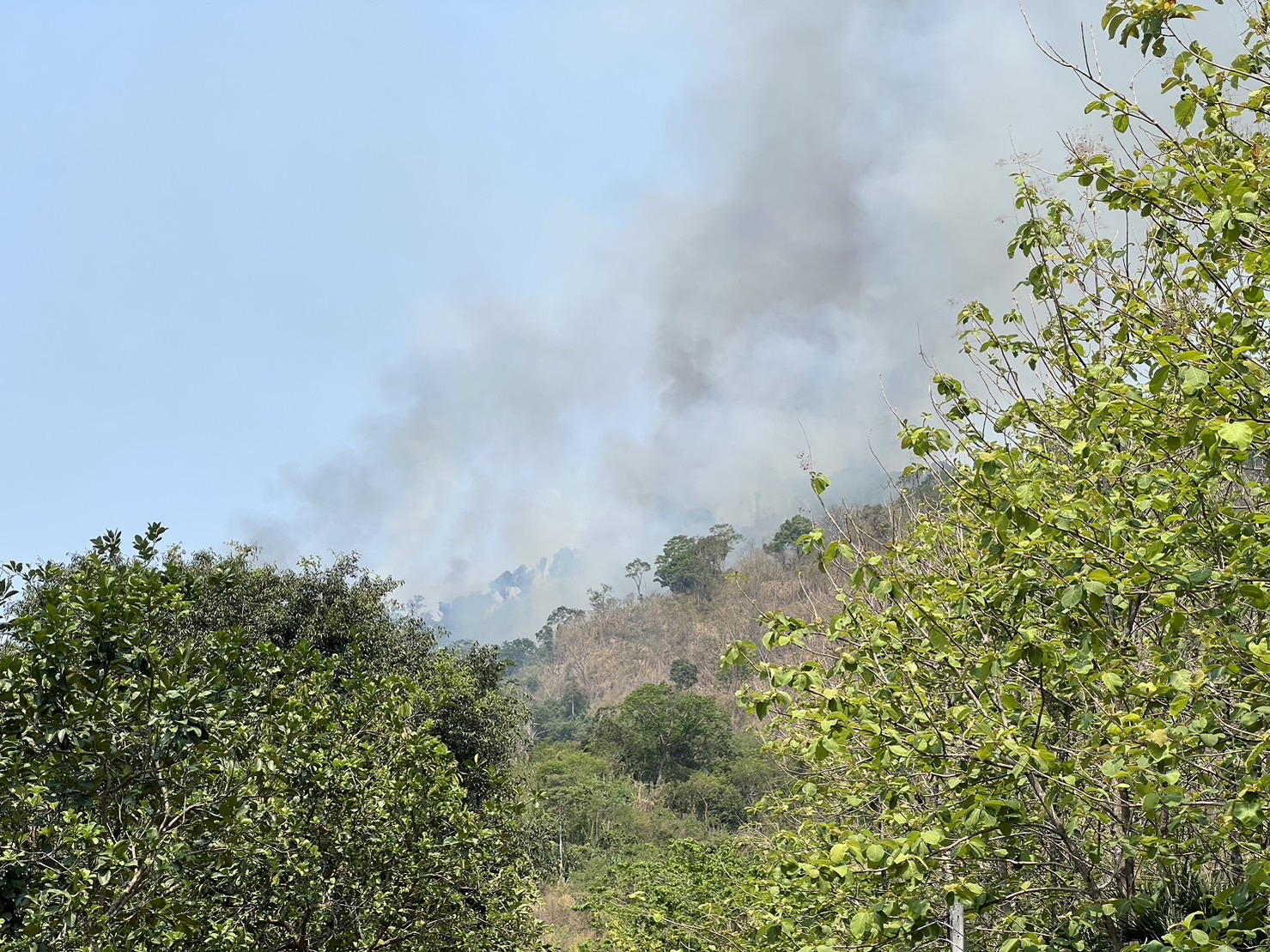 พจ.นครนายก ร่วมสนับสนุนภารกิจการดับไฟป่าในพื้นที่จังหวัดนครนายก