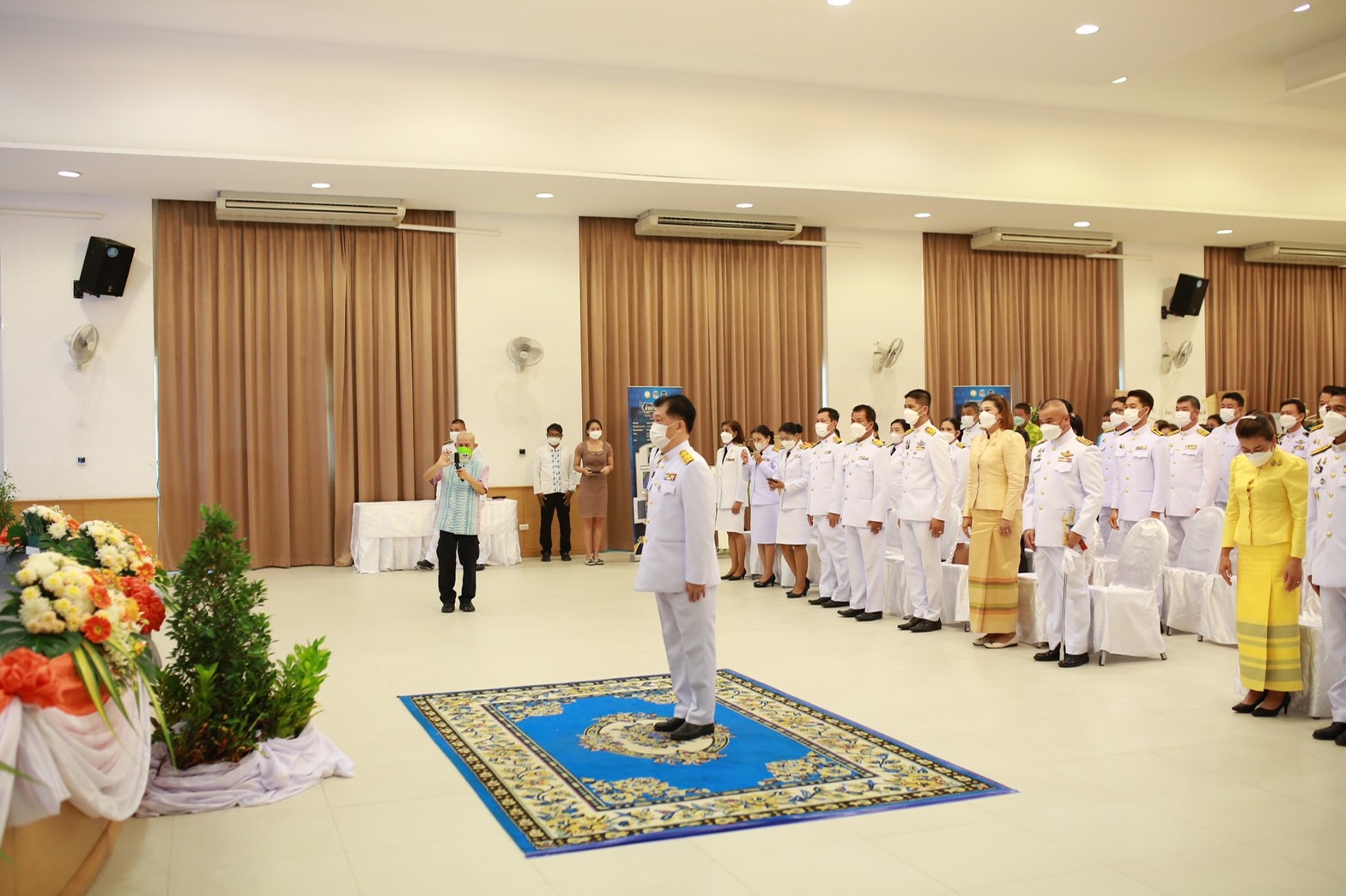 จังหวัดนครนายก จัดพิธีมอบแบบลายผ้าพระราชทาน “ผ้าลายดอกรักราชกัญญา “