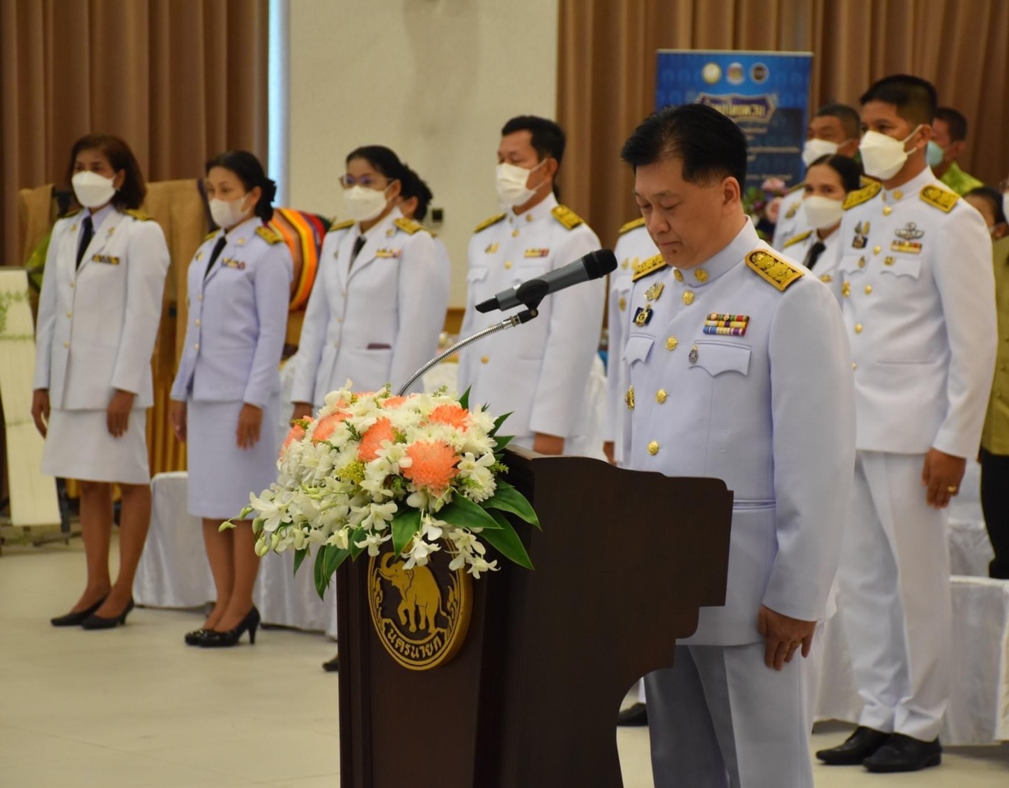 จังหวัดนครนายก จัดพิธีมอบแบบลายผ้าพระราชทาน “ผ้าลายดอกรักราชกัญญา “