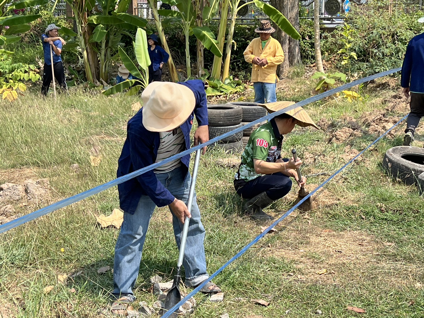 จังหวัดนครนายก ดำเนินการเตรียมพื้นที่ว่างบริเวณด้านหน้าศาลากลางจังหวัด เพื่อให้เป็นจุดเรียนรู้เศรษฐกิจพอเพียง 30 ตารางวา โมเดล