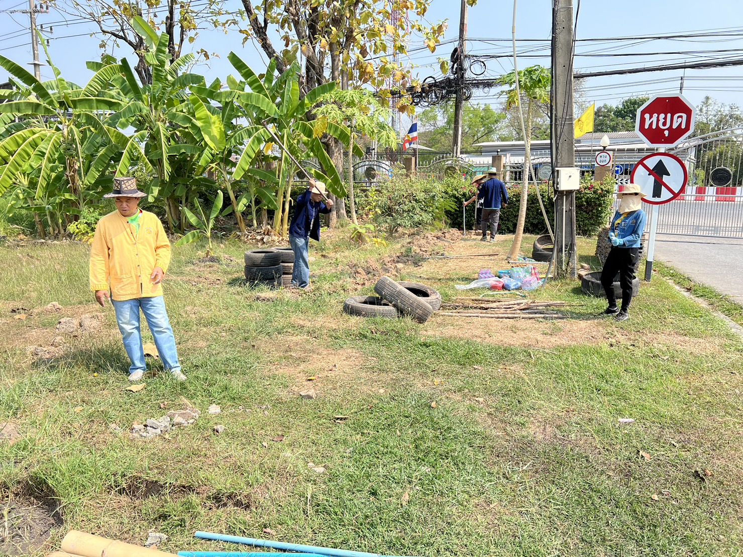 จังหวัดนครนายก ดำเนินการเตรียมพื้นที่ว่างบริเวณด้านหน้าศาลากลางจังหวัด เพื่อให้เป็นจุดเรียนรู้เศรษฐกิจพอเพียง 30 ตารางวา โมเดล