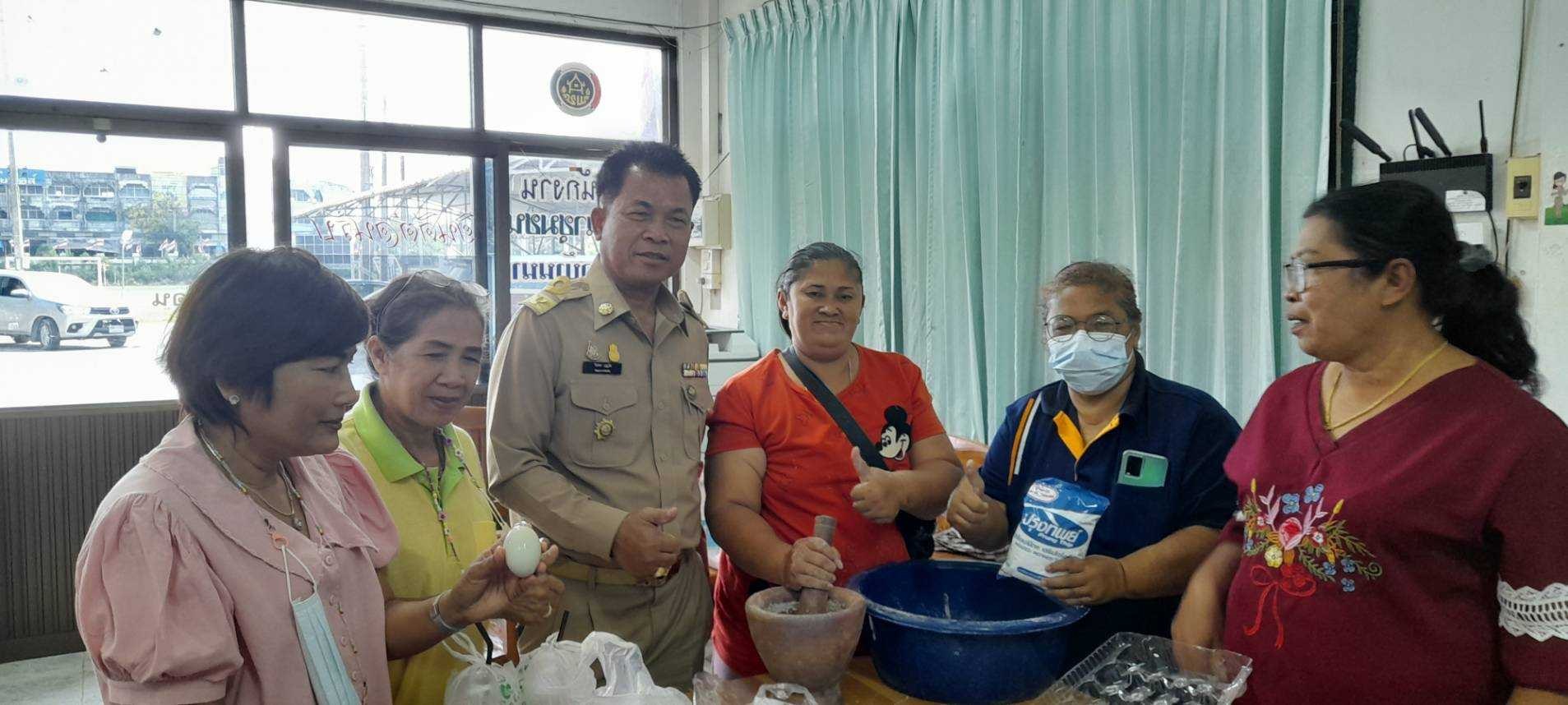 จังหวัดนครนายกขับเคลื่อนงานพัฒนาคนทุกช่วงวัย นำกลุ่มเป้าหมายฝึกอาชีพเพื่อลดรายจ่าย เพิ่มรายได้ในครัวเรือน ตามโครงการฝึกอาชีพประชาชนพัฒนาคนทุกช่วงวัย ตามหลักปรัชญาของเศรษฐกิจพอเพียง กรมการพัฒนาชุมชน