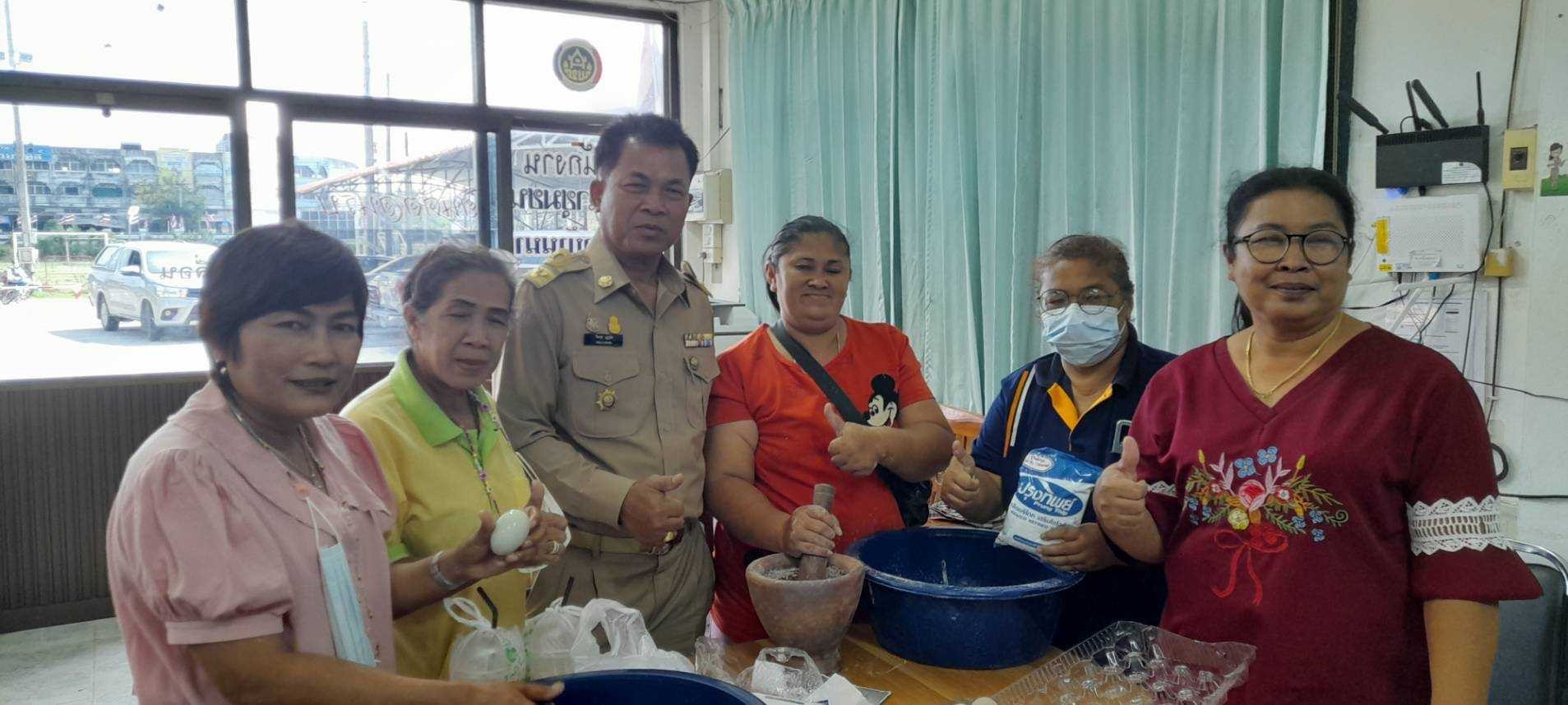 จังหวัดนครนายกขับเคลื่อนงานพัฒนาคนทุกช่วงวัย นำกลุ่มเป้าหมายฝึกอาชีพเพื่อลดรายจ่าย เพิ่มรายได้ในครัวเรือน ตามโครงการฝึกอาชีพประชาชนพัฒนาคนทุกช่วงวัย ตามหลักปรัชญาของเศรษฐกิจพอเพียง กรมการพัฒนาชุมชน