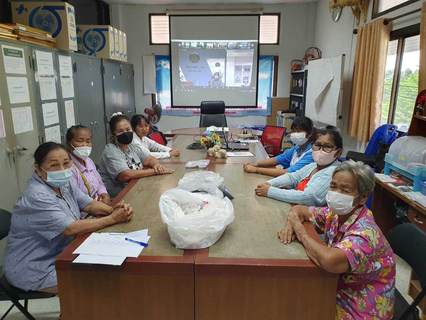 จังหวัดนครนายกขับเคลื่อนงานพัฒนาคนทุกช่วงวัย นำกลุ่มเป้าหมายฝึกอาชีพเพื่อลดรายจ่าย เพิ่มรายได้ในครัวเรือน ตามโครงการฝึกอาชีพประชาชนพัฒนาคนทุกช่วงวัย ตามหลักปรัชญาของเศรษฐกิจพอเพียง กรมการพัฒนาชุมชน