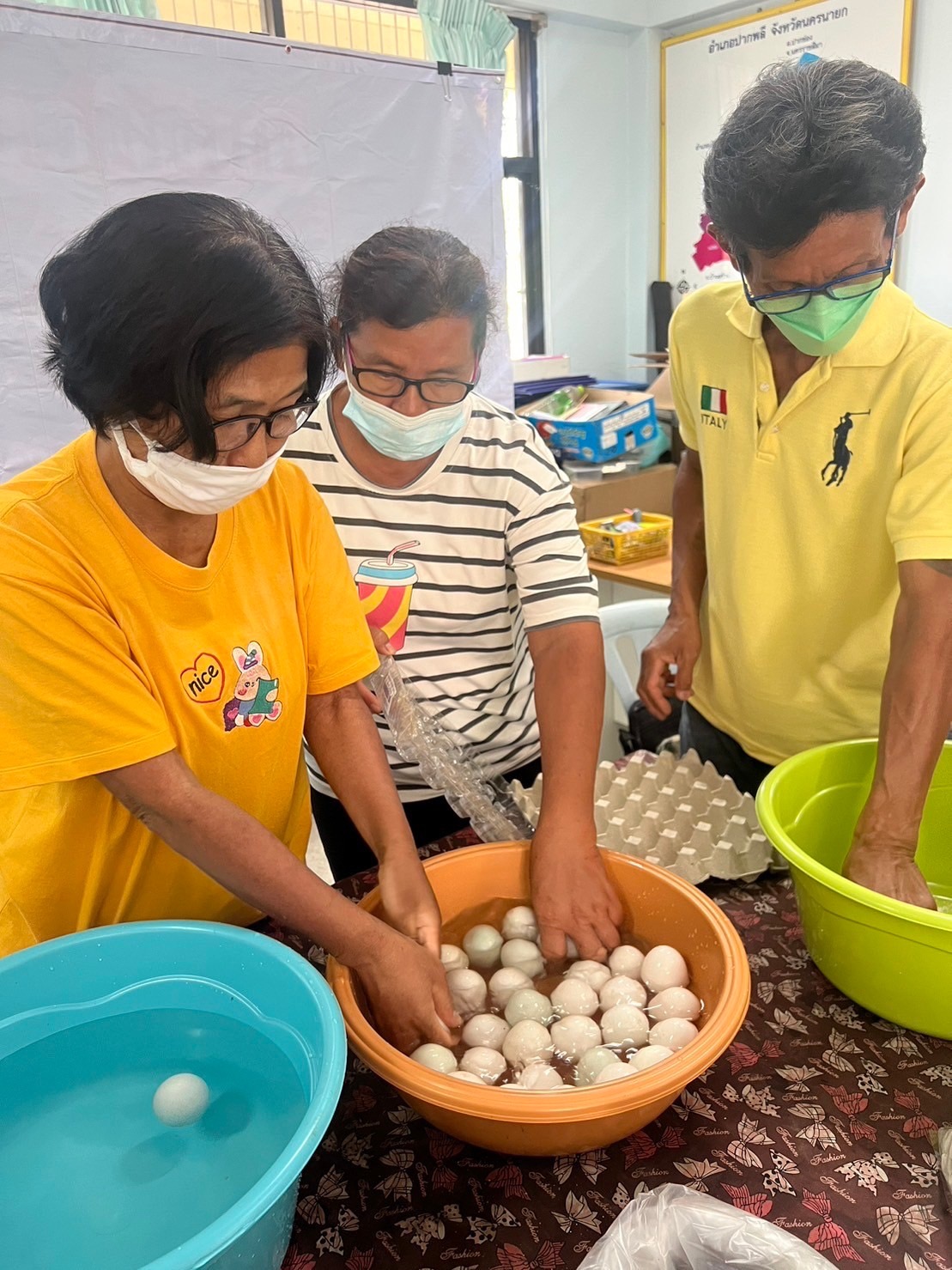 จังหวัดนครนายกขับเคลื่อนงานพัฒนาคนทุกช่วงวัย นำกลุ่มเป้าหมายฝึกอาชีพเพื่อลดรายจ่าย เพิ่มรายได้ในครัวเรือน ตามโครงการฝึกอาชีพประชาชนพัฒนาคนทุกช่วงวัย ตามหลักปรัชญาของเศรษฐกิจพอเพียง กรมการพัฒนาชุมชน