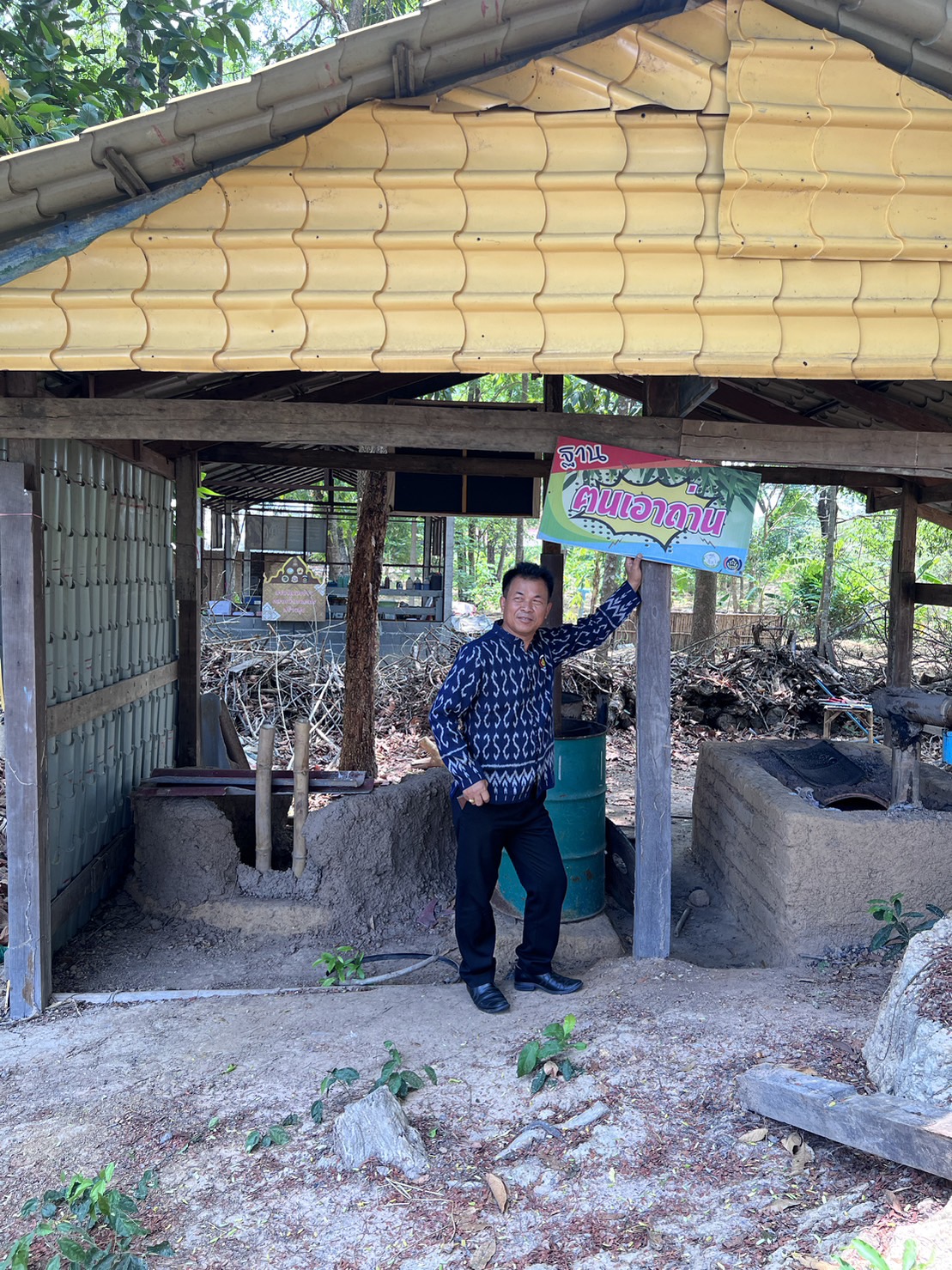 ข่าวพช.นครนายก >> ลงพื้นที่แปลงโคกหนองนา วัดดงละคร ศูนย์เรียนรู้ต้นแบบระดับจังหวัด