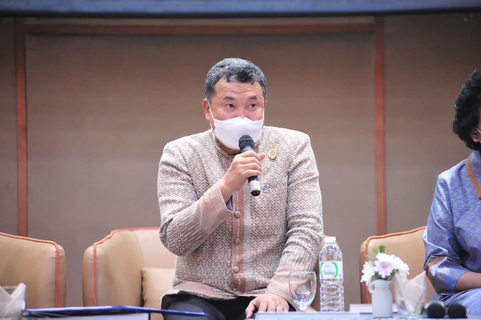 จังหวัดนครนายก ผลักดันกลุ่มทอผ้า ร่วม coaching พัฒนาศักยภาพ ปลุกกระแสเทรนด์ผ้าไทยให้ทันสมัยสู่สากล