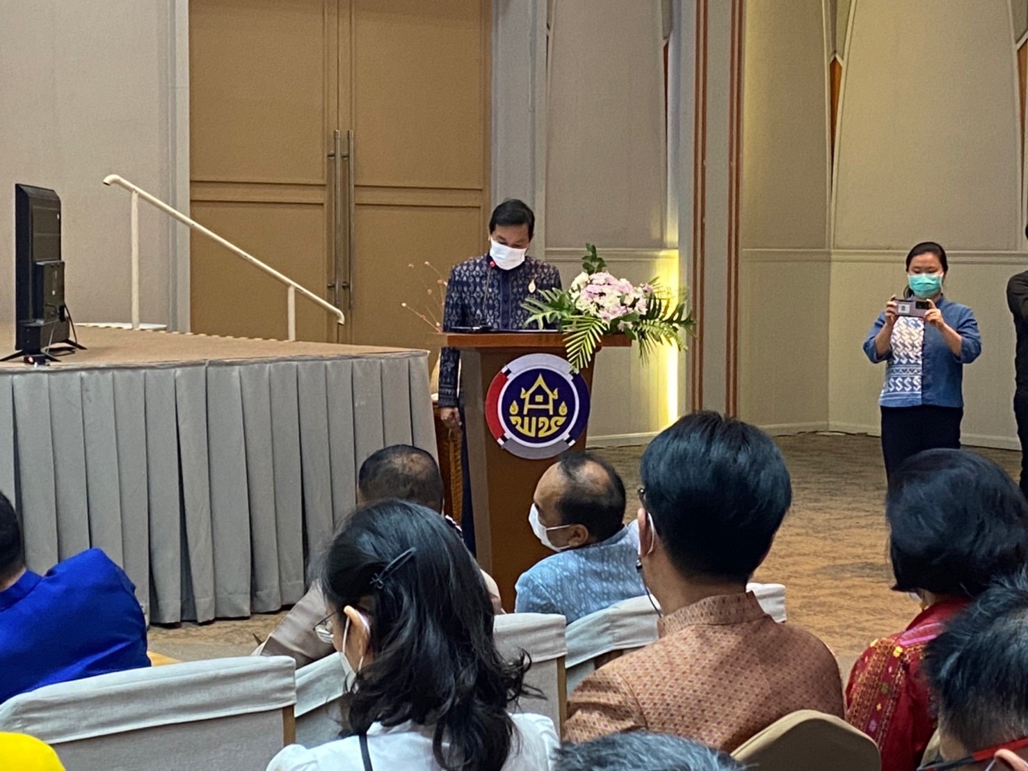 จังหวัดนครนายก ผลักดันกลุ่มทอผ้า ร่วม coaching พัฒนาศักยภาพ ปลุกกระแสเทรนด์ผ้าไทยให้ทันสมัยสู่สากล