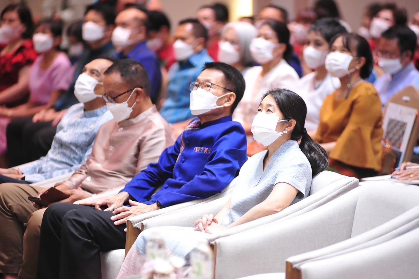 จังหวัดนครนายก ผลักดันกลุ่มทอผ้า ร่วม coaching พัฒนาศักยภาพ ปลุกกระแสเทรนด์ผ้าไทยให้ทันสมัยสู่สากล