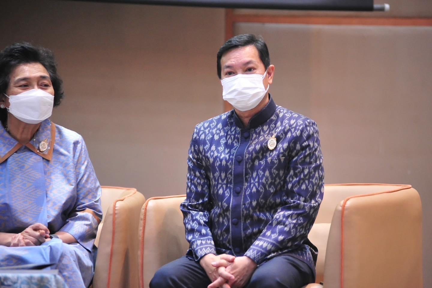 จังหวัดนครนายก ผลักดันกลุ่มทอผ้า ร่วม coaching พัฒนาศักยภาพ ปลุกกระแสเทรนด์ผ้าไทยให้ทันสมัยสู่สากล