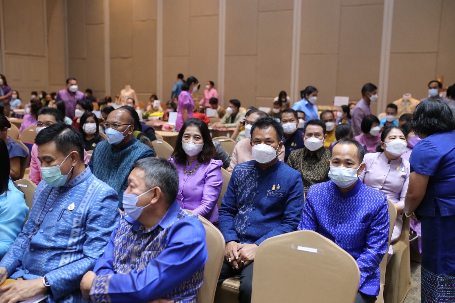 จังหวัดนครนายก ผลักดันกลุ่มทอผ้า ร่วม coaching พัฒนาศักยภาพ ปลุกกระแสเทรนด์ผ้าไทยให้ทันสมัยสู่สากล