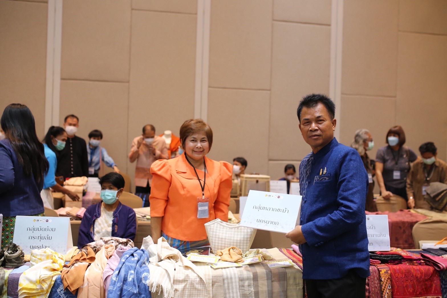 จังหวัดนครนายก ผลักดันกลุ่มทอผ้า ร่วม coaching พัฒนาศักยภาพ ปลุกกระแสเทรนด์ผ้าไทยให้ทันสมัยสู่สากล