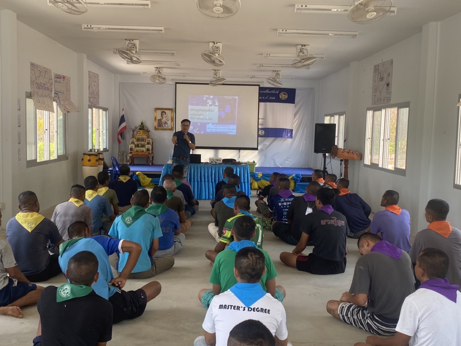 พช. นครนายก บรรยายให้ความรู้ เรื่อง “แนวทางการดำรงชีวิตตามหลักปรัชญาของเศรษฐกิจพอเพียง”  แก่กลุ่มเป้าหมายที่ร่วมกิจกรรมของ ศอ.ปส.จังหวัดนครนายก