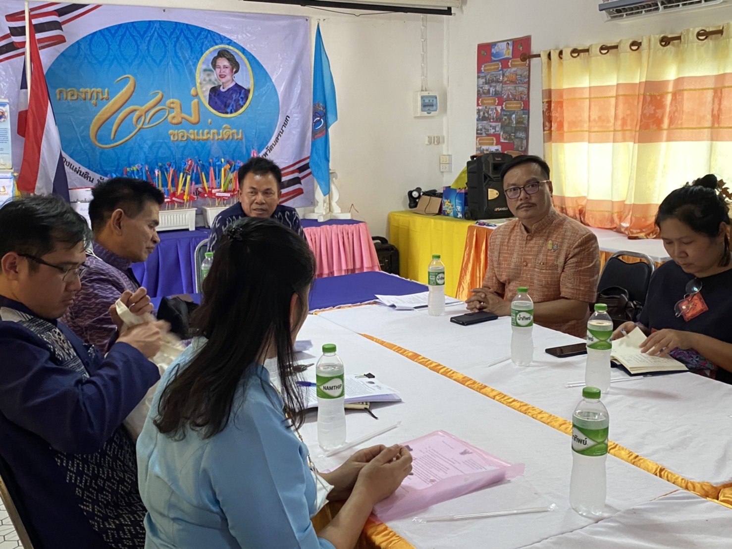 กรมการพัฒนาชุมชน ติดตามและถอดบทเรียนการขับเคลื่อนงานกองทุนแม่ของแผ่นดินในพื้นที่จังหวัดนครนายก