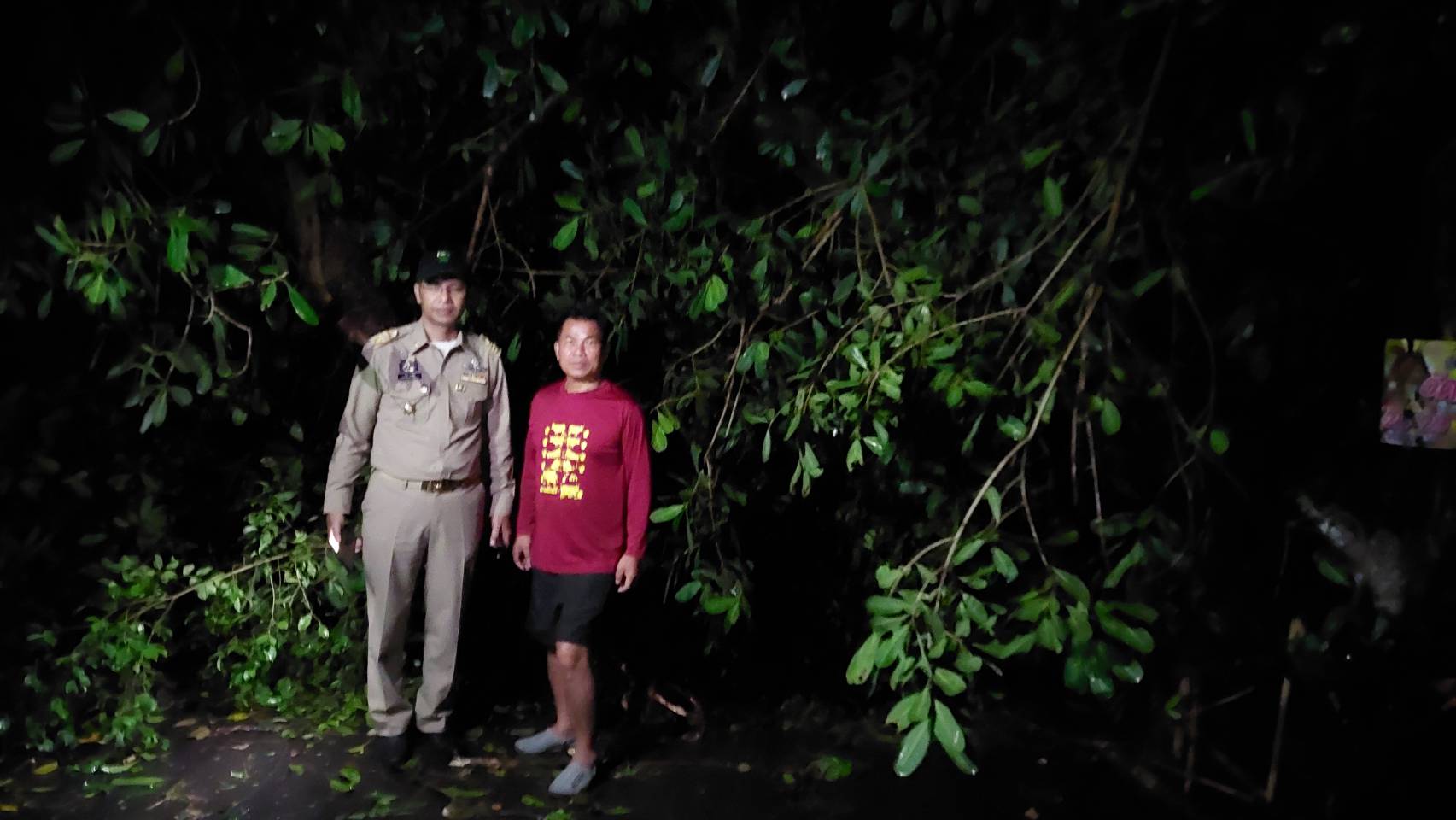 ??ข่าวพช  นครนายก เมืองขุนด่าน : ลงพื้นที่ตรวจสอบความเสียหายจากเหตุการณ์วาตภัยพายุโซนร้อน