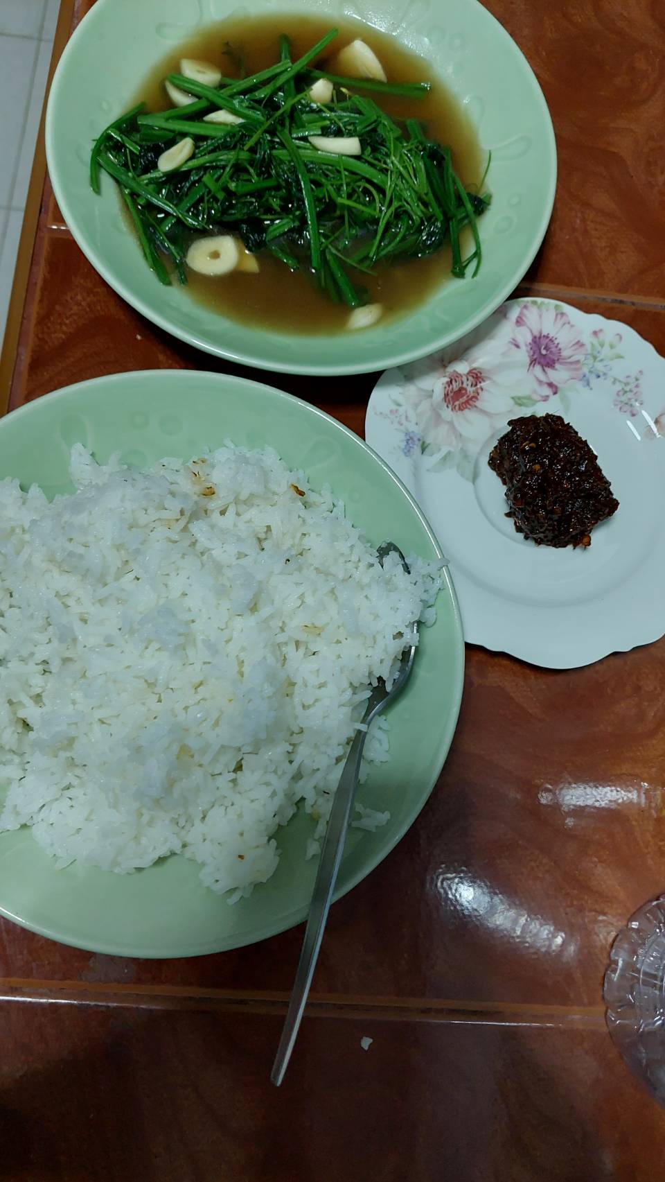 ???ผลผลิตจากการ “ปลูกเอง กินเอง” ในการน้อมนำแนวพระราชดำริสมเด็จพระกนิษฐาธิราชเจ้า กรมสมเด็จพระเทพรัตนราชสุดาสยามบรมราชกุมารี ผ่าน “ผู้นำต้องทำก่อน”