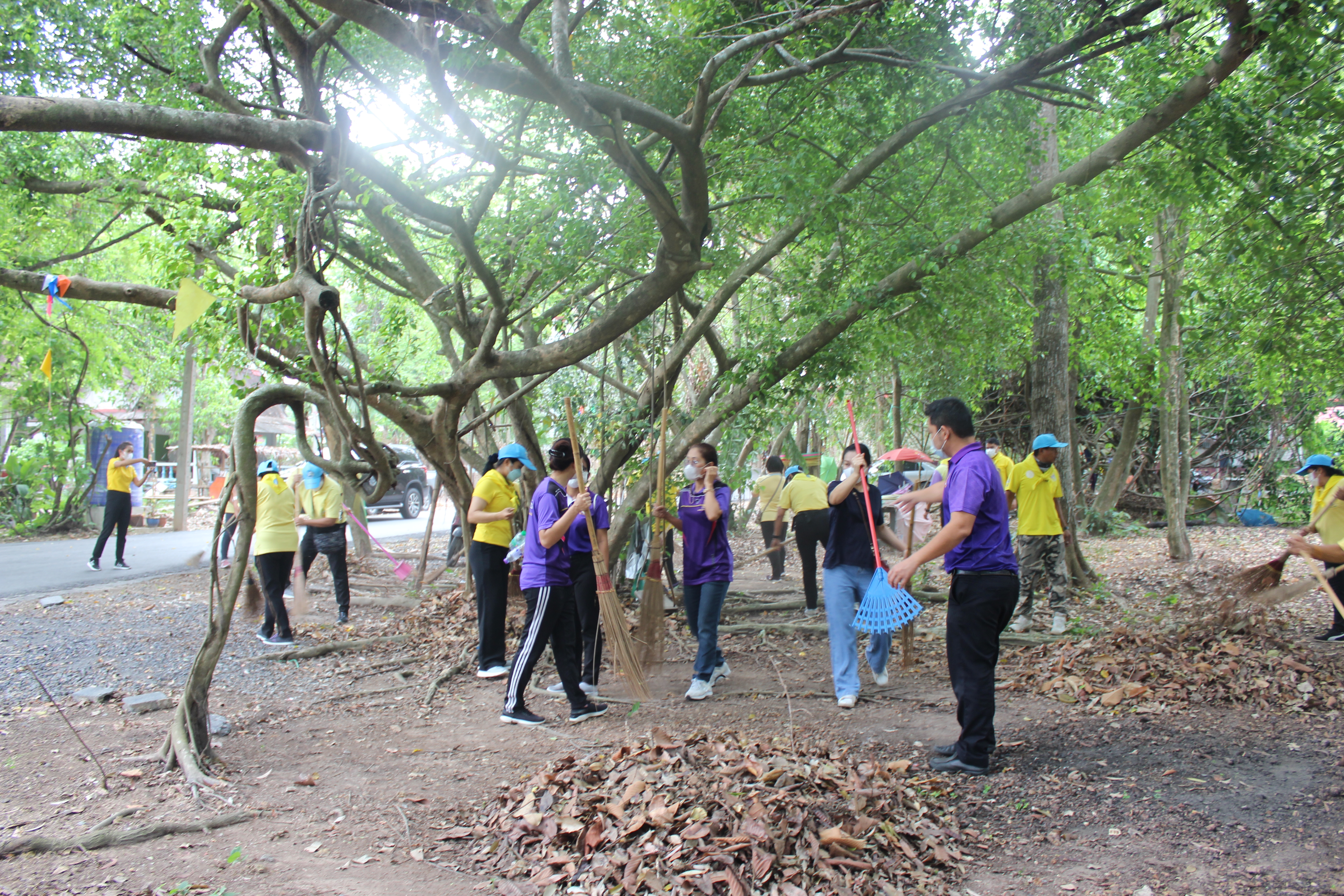 ??? พช.นครนายก ร่วม “เอามื้อ สามัคคี” ณ ศูนย์เรียนรู้ “โคก หนอง นา วัดดงละคร” ตาม โครงการวัด ประชา รัฐ สร้างสุข เนื่องในโอกาสฉลองพระชนมายุ 8 รอบ สมเด็จพระอริยวงศาคตญาณ สมเด็จพระสังฆราช สกลมหาสังฆปริณษยก 26 มิถุนายน 2566
