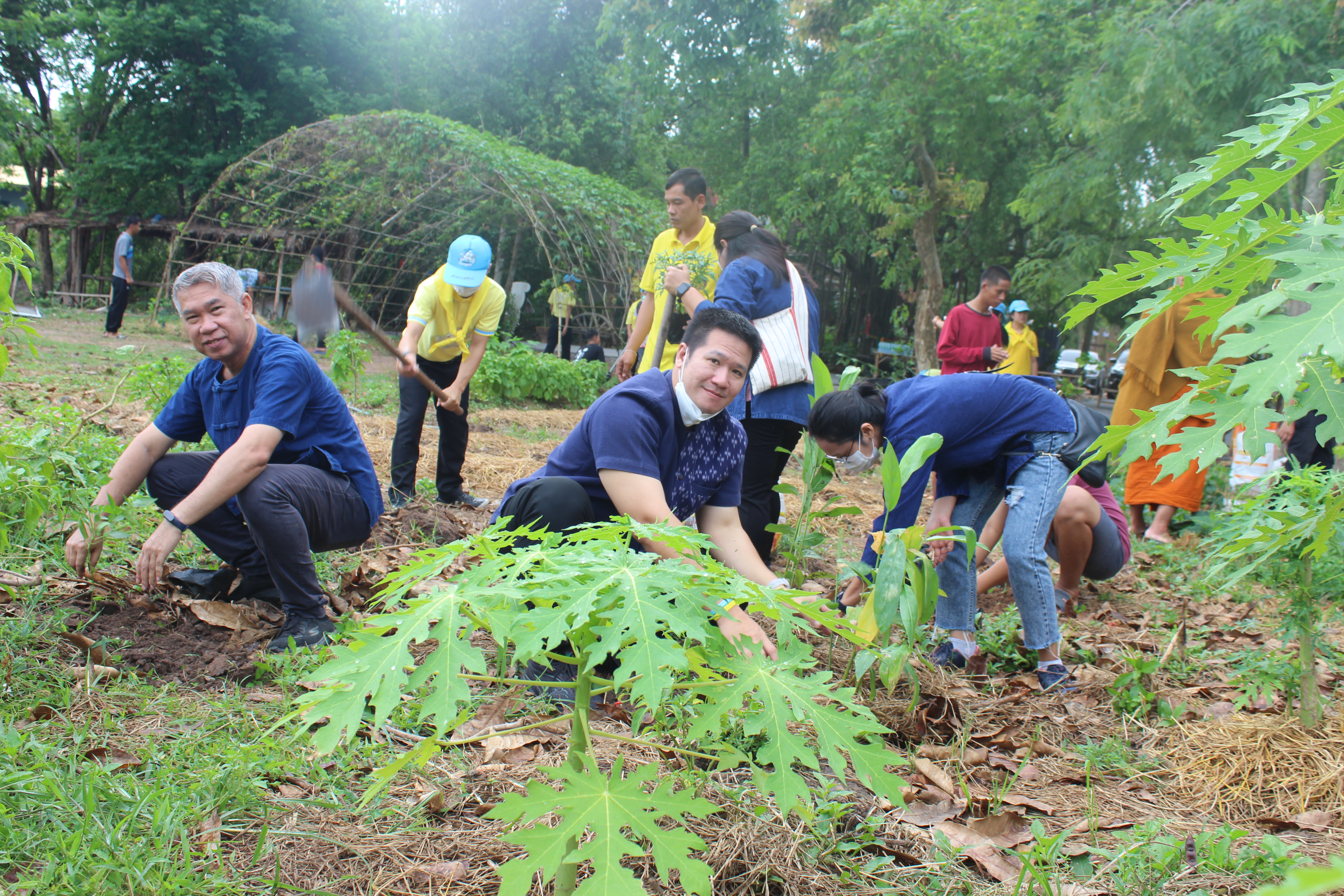 ??? พช.นครนายก ร่วม “เอามื้อ สามัคคี” ณ ศูนย์เรียนรู้ “โคก หนอง นา วัดดงละคร” ตาม โครงการวัด ประชา รัฐ สร้างสุข เนื่องในโอกาสฉลองพระชนมายุ 8 รอบ สมเด็จพระอริยวงศาคตญาณ สมเด็จพระสังฆราช สกลมหาสังฆปริณษยก 26 มิถุนายน 2566