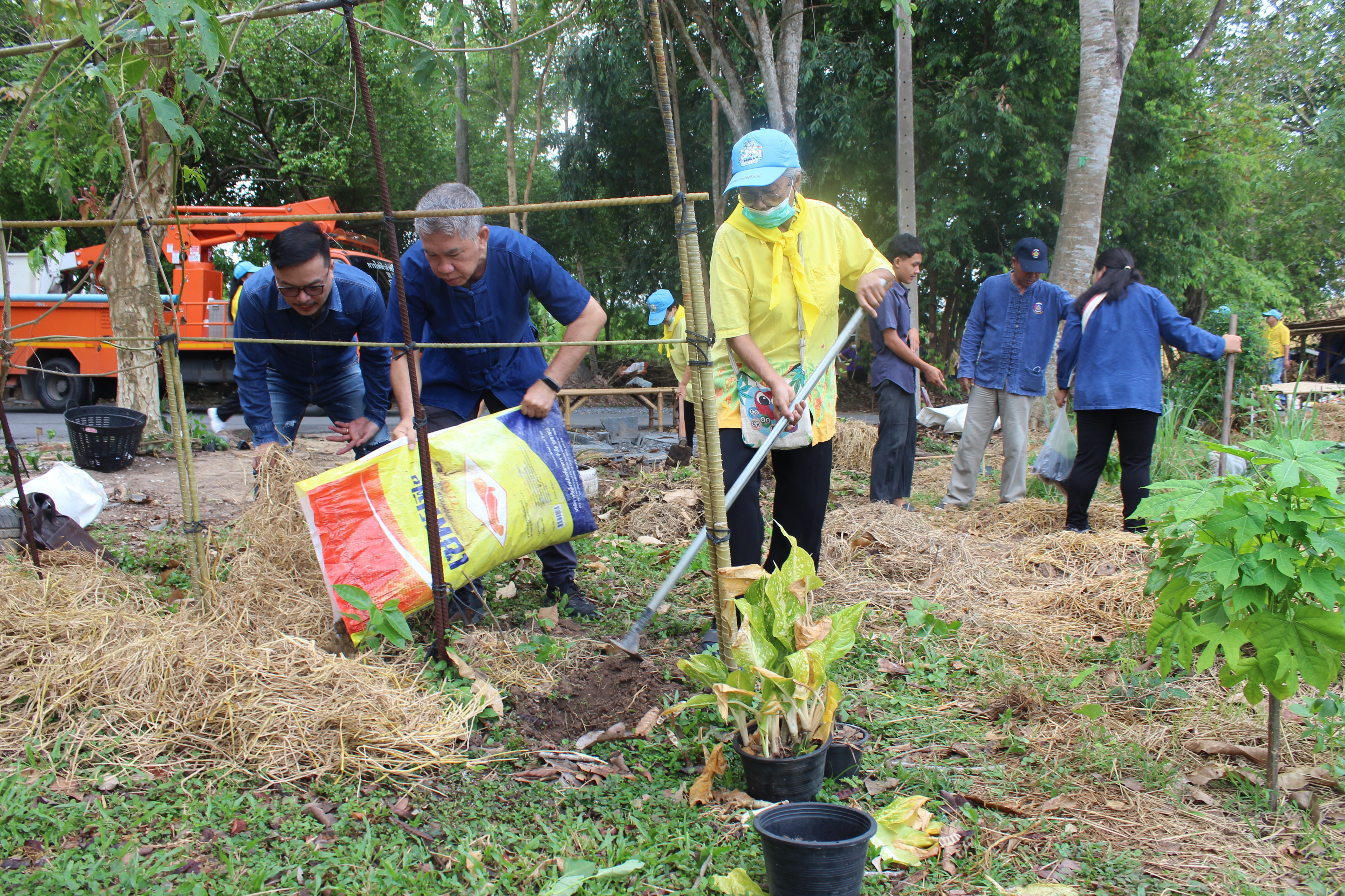??? พช.นครนายก ร่วม “เอามื้อ สามัคคี” ณ ศูนย์เรียนรู้ “โคก หนอง นา วัดดงละคร” ตาม โครงการวัด ประชา รัฐ สร้างสุข เนื่องในโอกาสฉลองพระชนมายุ 8 รอบ สมเด็จพระอริยวงศาคตญาณ สมเด็จพระสังฆราช สกลมหาสังฆปริณษยก 26 มิถุนายน 2566