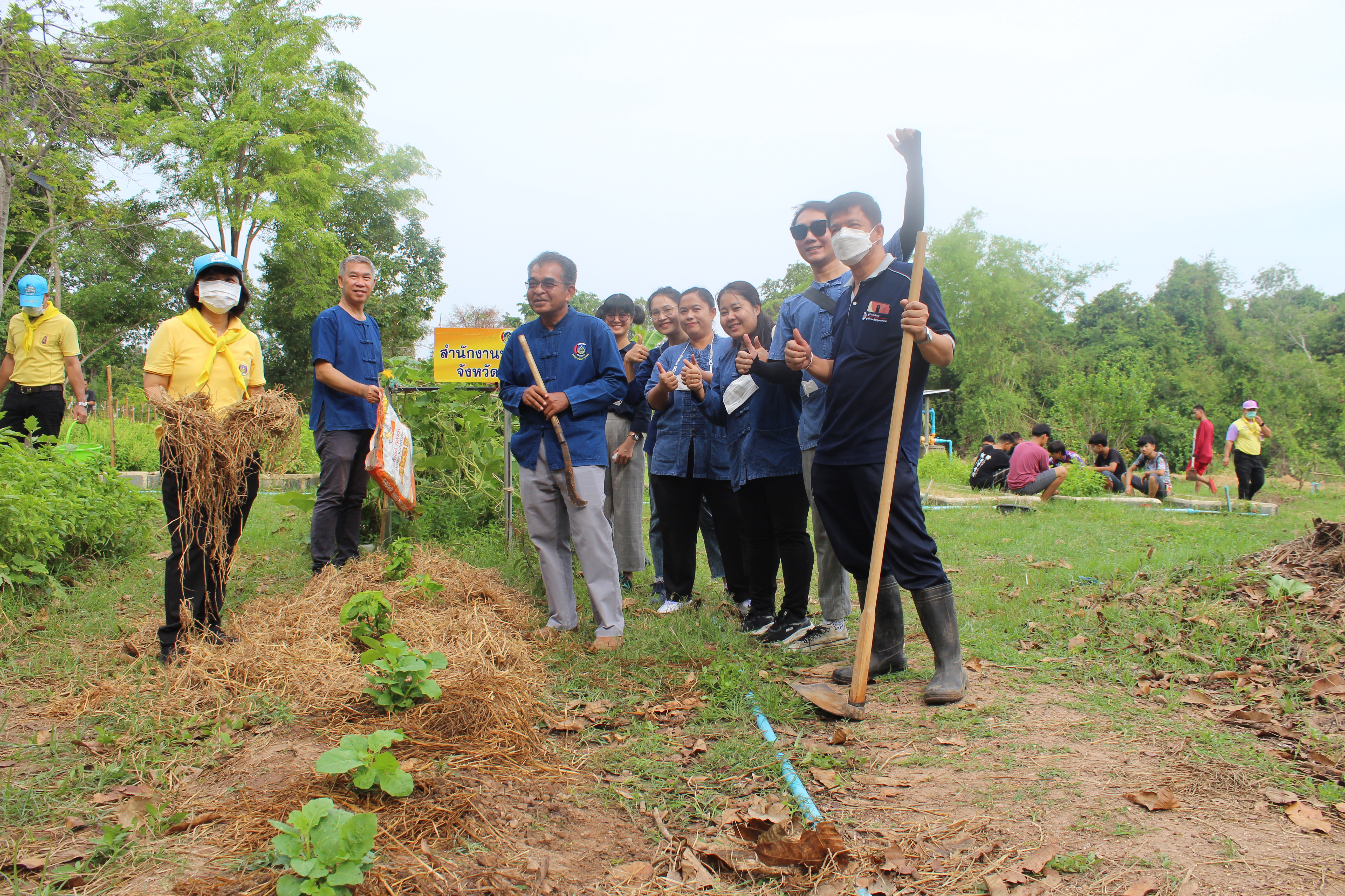 ??? พช.นครนายก ร่วม “เอามื้อ สามัคคี” ณ ศูนย์เรียนรู้ “โคก หนอง นา วัดดงละคร” ตาม โครงการวัด ประชา รัฐ สร้างสุข เนื่องในโอกาสฉลองพระชนมายุ 8 รอบ สมเด็จพระอริยวงศาคตญาณ สมเด็จพระสังฆราช สกลมหาสังฆปริณษยก 26 มิถุนายน 2566