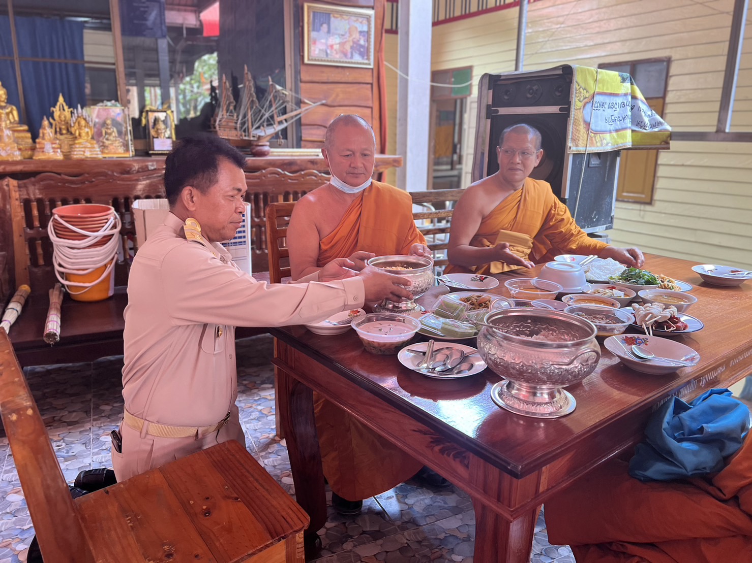 พัฒนาชุมชนนครนายก – @วัดคีรีวันจัดเทศกาลสงกรานต์สรงน้ำพระ-เณร ทอดผ้าป่าสามัคคี