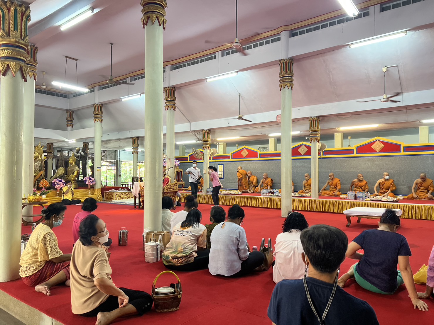 ??? พช. ร่วมโครงการเข้าวัดปฏิบัติธรรมวันธรรมสวนะ ประจำปีงบประมาณ พ.ศ. 2566 ภายใต้แนวคิด “ครอบครัวหิ้วตะกร้า ศรัทธาอิ่มบุญ อุดหนุนชุมชน”