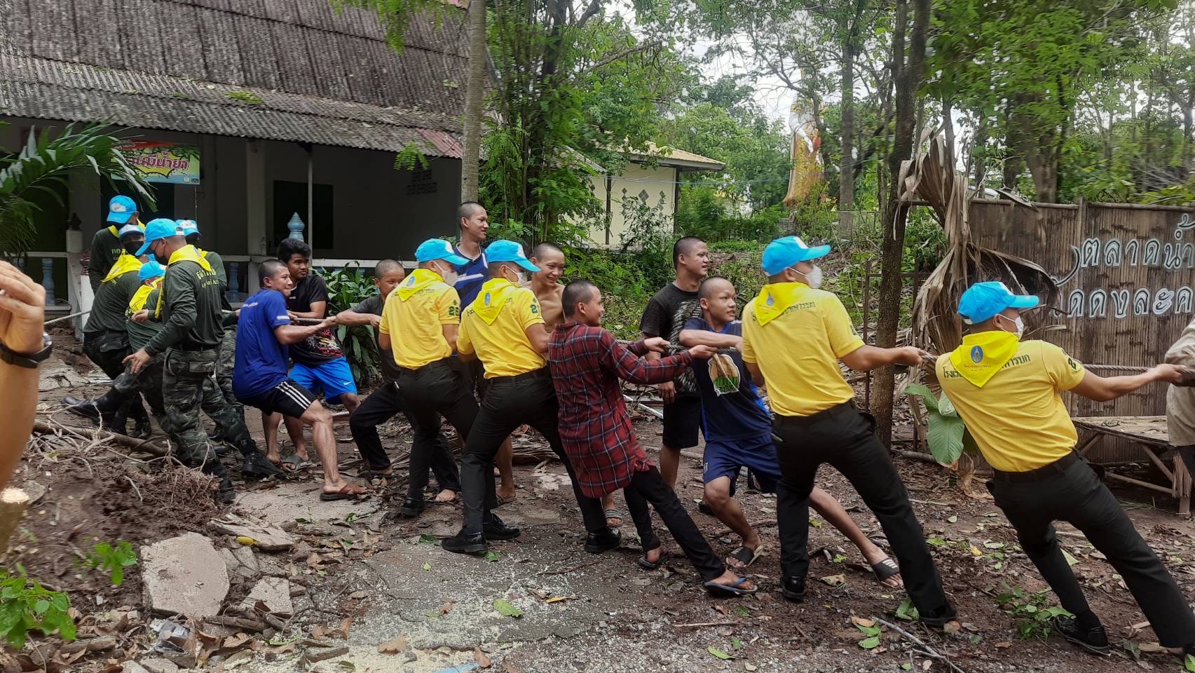 ???พช.นครนายก ลงพื้นที่ตรวจสอบความเสียหายจากเหตุการณ์วาตภัยพายุโซนร้อน