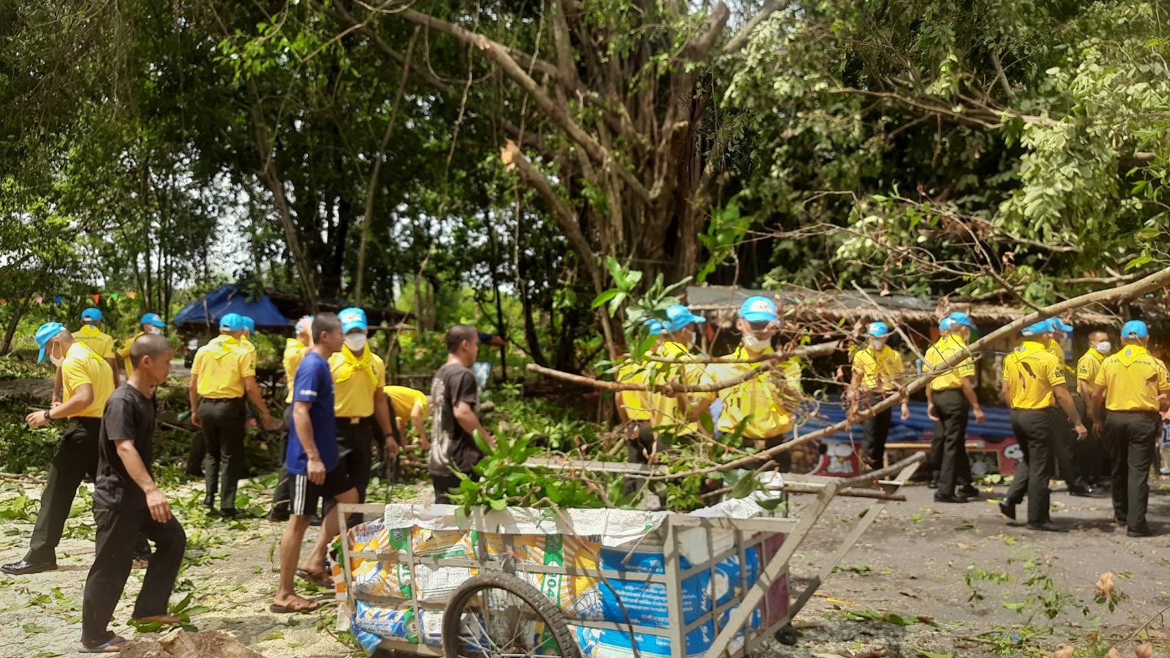 ???พช.นครนายก ลงพื้นที่ตรวจสอบความเสียหายจากเหตุการณ์วาตภัยพายุโซนร้อน