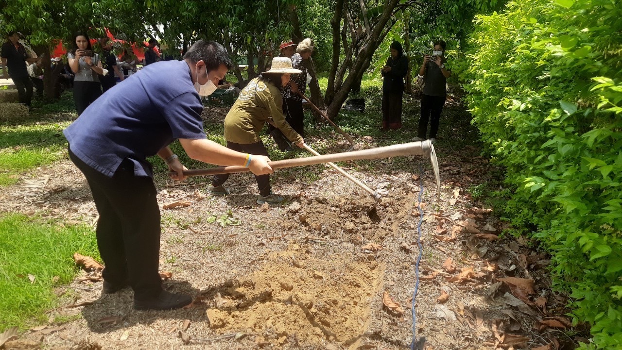 ??? พช.นครนายก เตรียมพื้นที่เพื่อ KICK OFF กิจกรรมต่อยอดขยายผลการน้อมนำพระราชดำริของสมเด็จพระกนิษฐาธิราชเจ้า กรมสมเด็จพระเทพรัตนราชสุดาฯ สยามบรมราชกุมารี สู่ปฏิบัติการปลูกผักสวนครัว เพื่อสร้างความมั่นคงทางอาหาร ประจำปีงบประมาณ พ.ศ. 2566