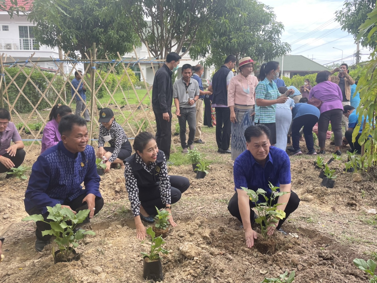 ??จังหวัดนครนายก Kick Off “1 หมู่บ้าน 1 ทางนี้มีผล ผู้คนรักกัน” เฉลิมพระเกียรติสมเด็จเจ้าฟ้าฯ กรมหลวงนราธิวาสราชนครินทร์” สร้างพลังต่อเนื่องในการสร้างความมั่นคงทางอาหาร