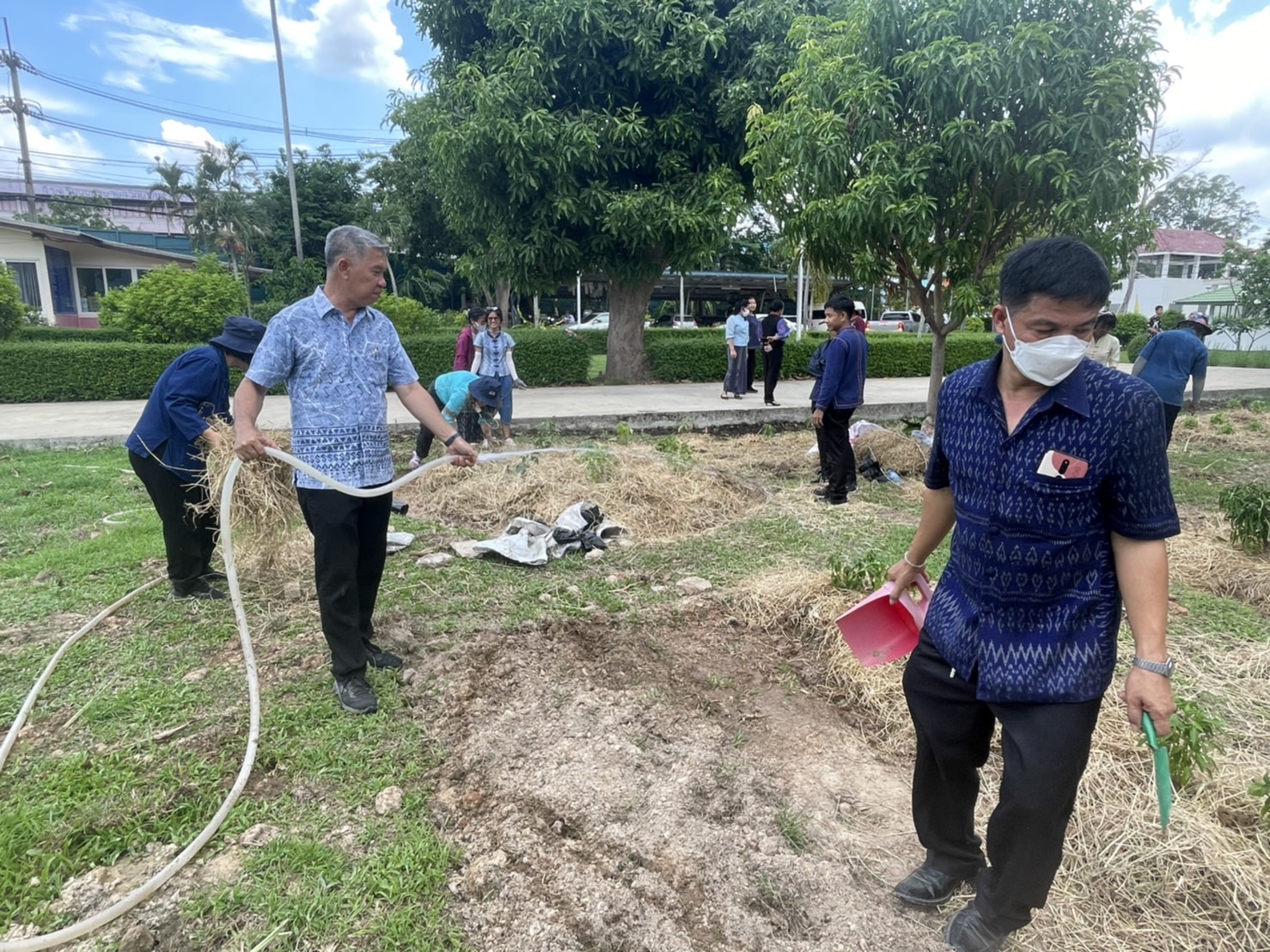 ??จังหวัดนครนายก Kick Off “1 หมู่บ้าน 1 ทางนี้มีผล ผู้คนรักกัน” เฉลิมพระเกียรติสมเด็จเจ้าฟ้าฯ กรมหลวงนราธิวาสราชนครินทร์” สร้างพลังต่อเนื่องในการสร้างความมั่นคงทางอาหาร