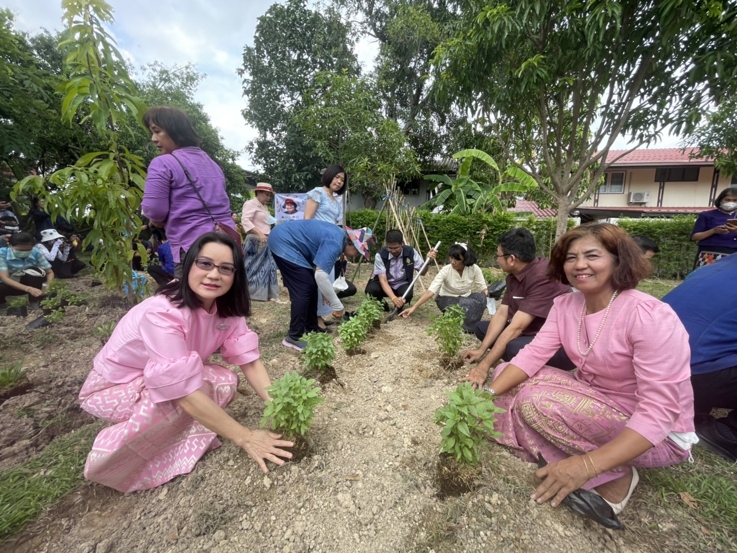 ??จังหวัดนครนายก Kick Off “1 หมู่บ้าน 1 ทางนี้มีผล ผู้คนรักกัน” เฉลิมพระเกียรติสมเด็จเจ้าฟ้าฯ กรมหลวงนราธิวาสราชนครินทร์” สร้างพลังต่อเนื่องในการสร้างความมั่นคงทางอาหาร
