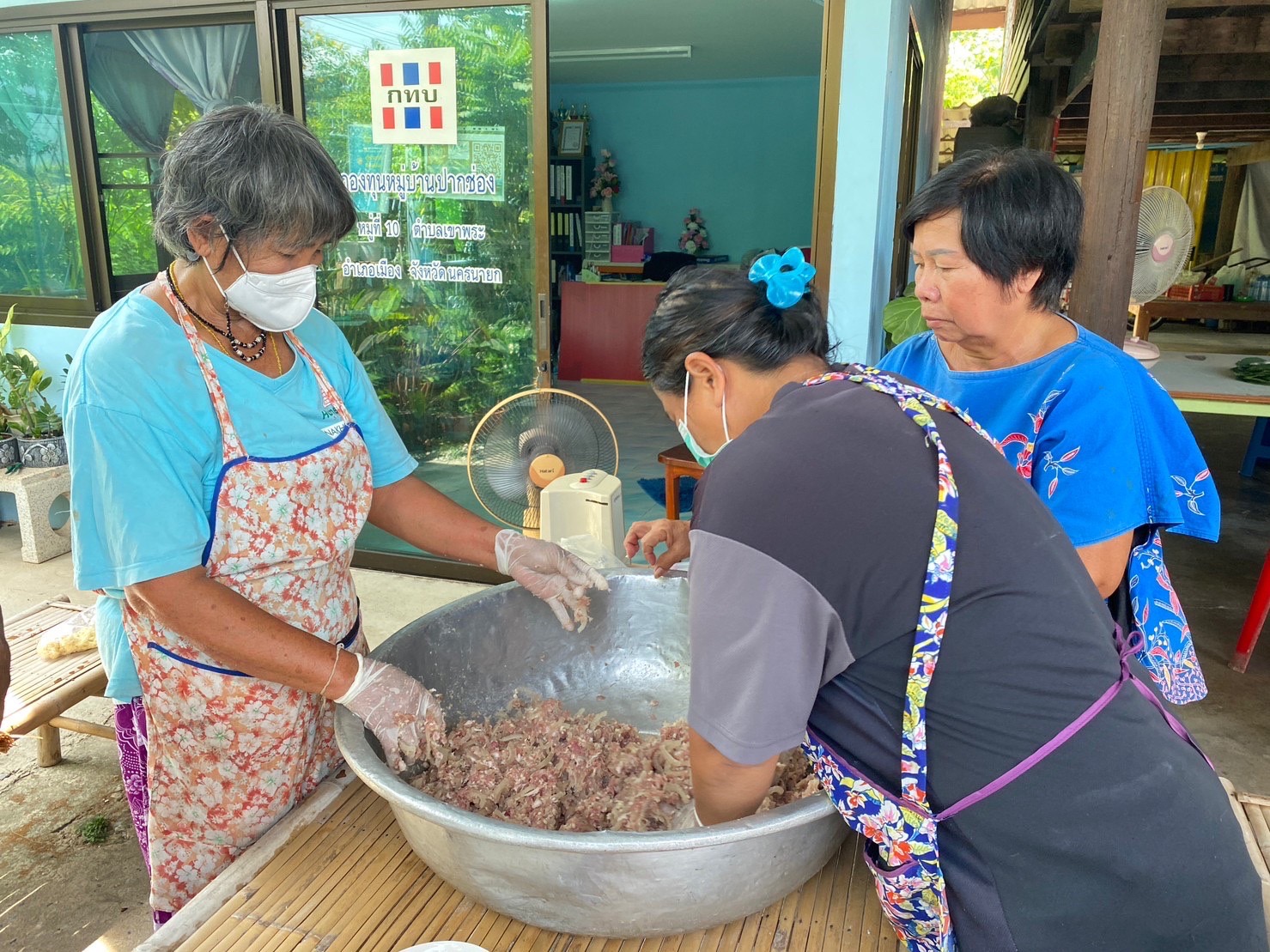 ??? พช.เมืองนครนายก ดำเนิน กิจกรรมส่งเสริมและพัฒนาอาชีพแก่ประชาชนที่เป็นสมาชิกกองทุนชุมชน ภายใต้ โครงการส่งเสริมประชาชนเข้าถึงแหล่งทุน