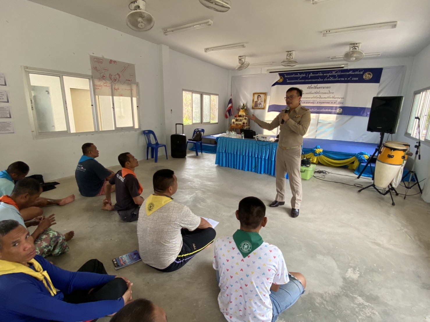 พช. นครนายก บรรยายให้ความรู้ เรื่อง “แนวทางการดำรงชีวิตตามหลักปรัชญาของเศรษฐกิจพอเพียง” และ “โคก หนอง นา โมเดล” แก่กลุ่มเป้าหมายที่ร่วมกิจกรรมของ ศอ.ปส.จังหวัดนครนายก