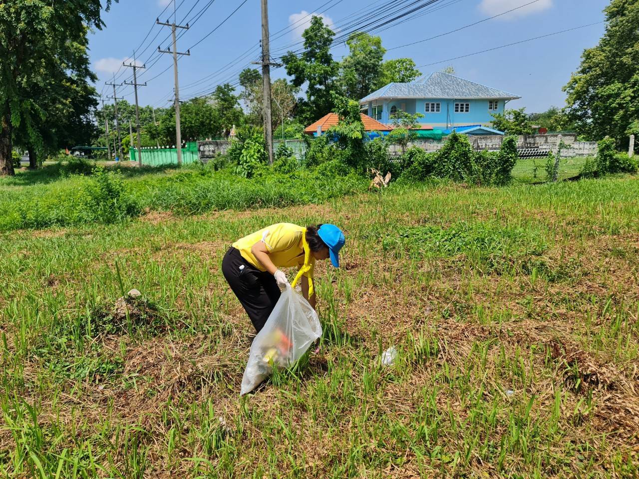 ???นครนายก : พช.เมืองนครนายก ร่วมกิจกรรมจิตอาสาบำเพ็ญสาธารณประโยชน์และบำเพ็ญสาธารณกุศล เนื่องในวันเฉลิมพระชนมพรรษา สมเด็จพระนางเจ้าฯ พระบรมราชินี 3 มิถุนายน 2566