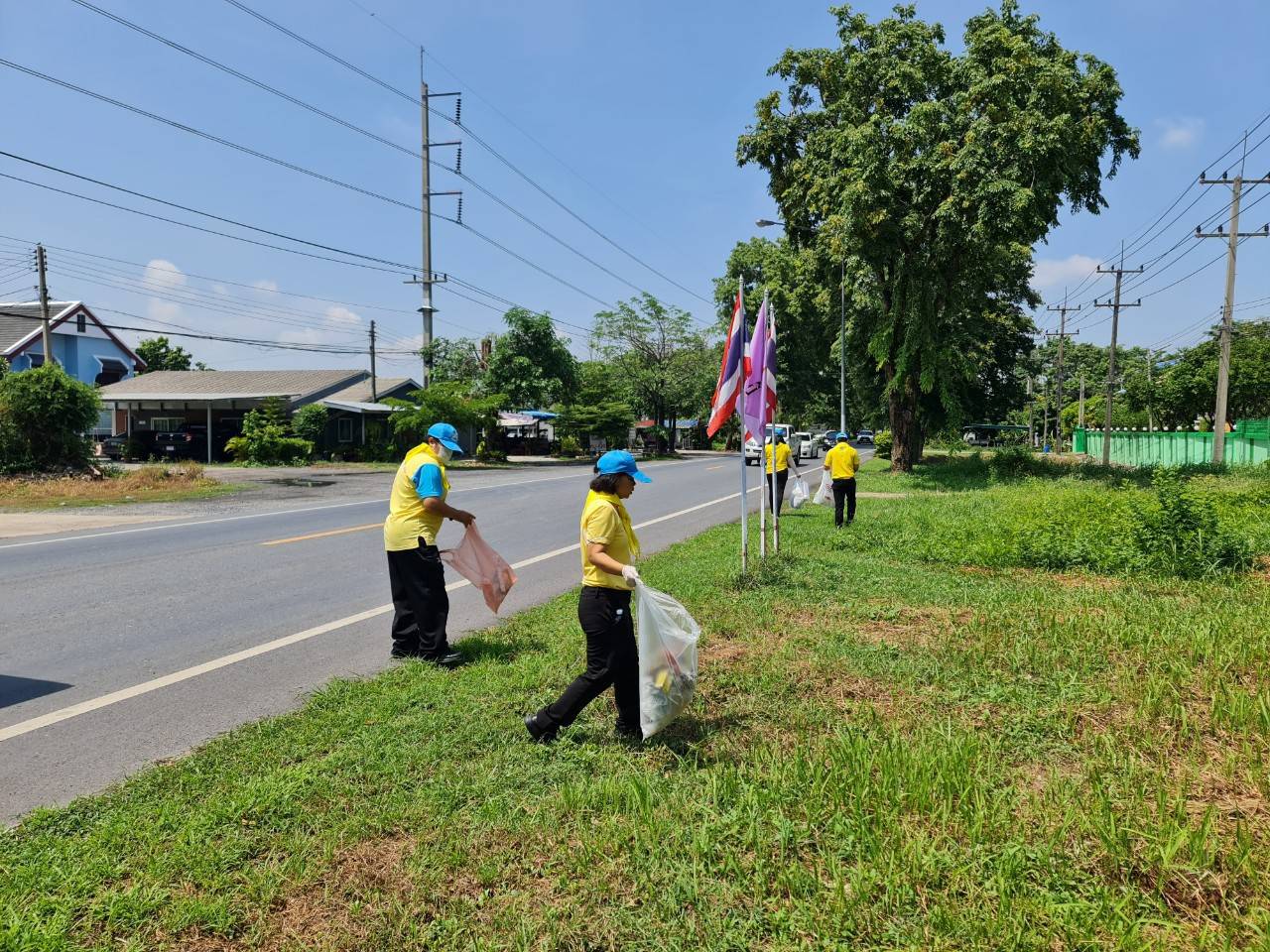 ???นครนายก : พช.เมืองนครนายก ร่วมกิจกรรมจิตอาสาบำเพ็ญสาธารณประโยชน์และบำเพ็ญสาธารณกุศล เนื่องในวันเฉลิมพระชนมพรรษา สมเด็จพระนางเจ้าฯ พระบรมราชินี 3 มิถุนายน 2566