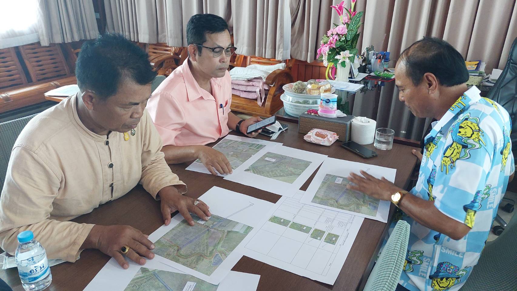 …พช.นครนายก ร่วมนำเสนอจุดทางเข้าพื้นที่ในการจัดทำผังการใช้ประโยชน์ที่ดิน แบบรูปรายการและประมาณการราคาในพื้นที่จังหวัดนำร่องการขับเคลื่อนเขตพัฒนาเศรษฐกิจพอเพียง (SEDZ) ด้วยโมเดลเศรษฐกิจใหม่