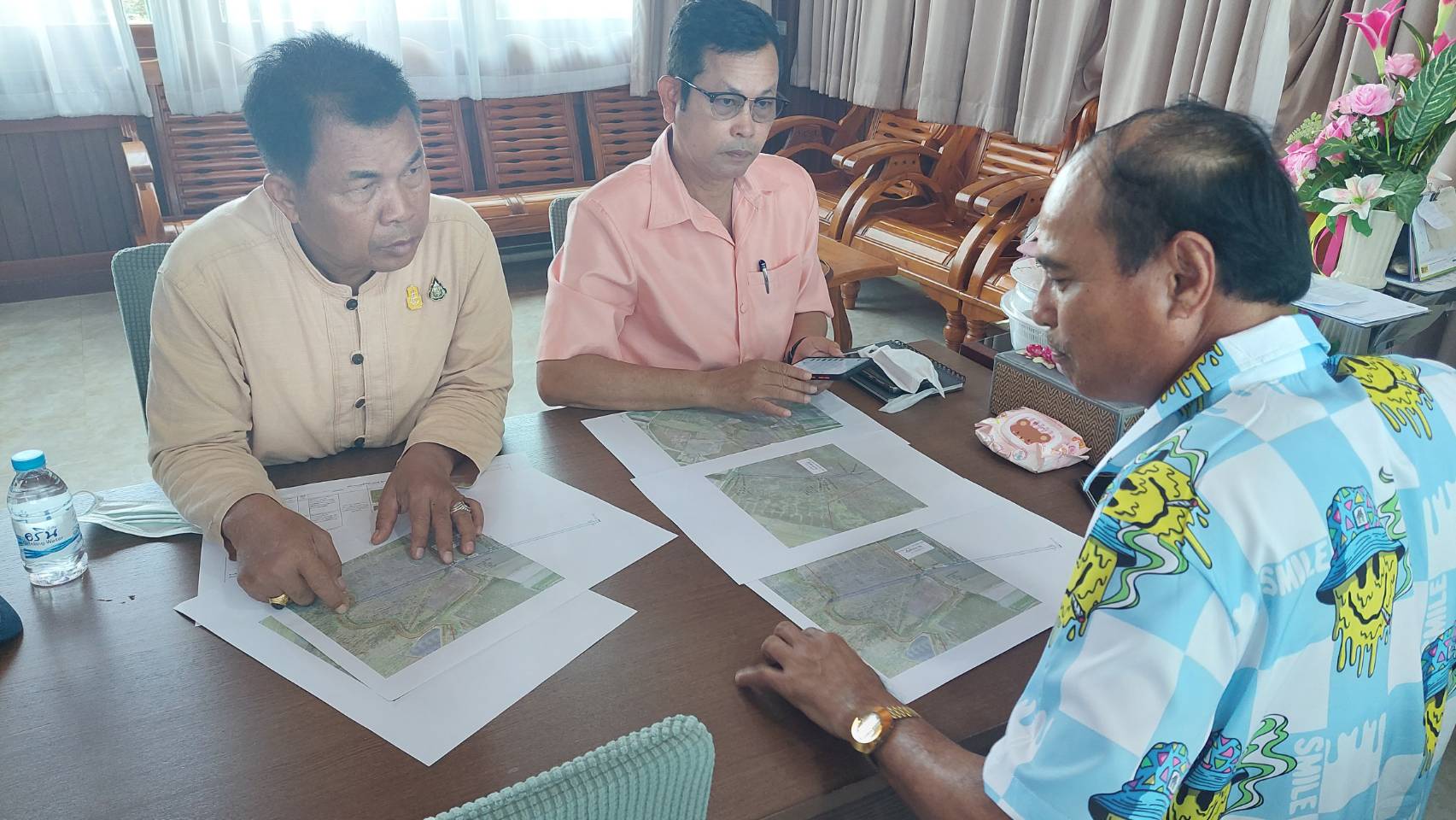 …พช.นครนายก ร่วมนำเสนอจุดทางเข้าพื้นที่ในการจัดทำผังการใช้ประโยชน์ที่ดิน แบบรูปรายการและประมาณการราคาในพื้นที่จังหวัดนำร่องการขับเคลื่อนเขตพัฒนาเศรษฐกิจพอเพียง (SEDZ) ด้วยโมเดลเศรษฐกิจใหม่